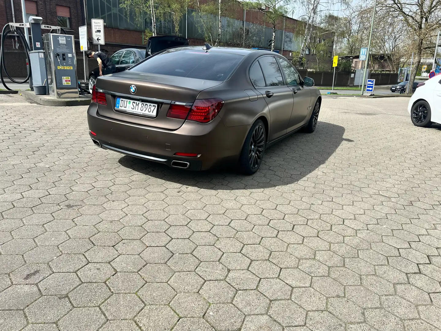 BMW 740 740.L Braun - 1