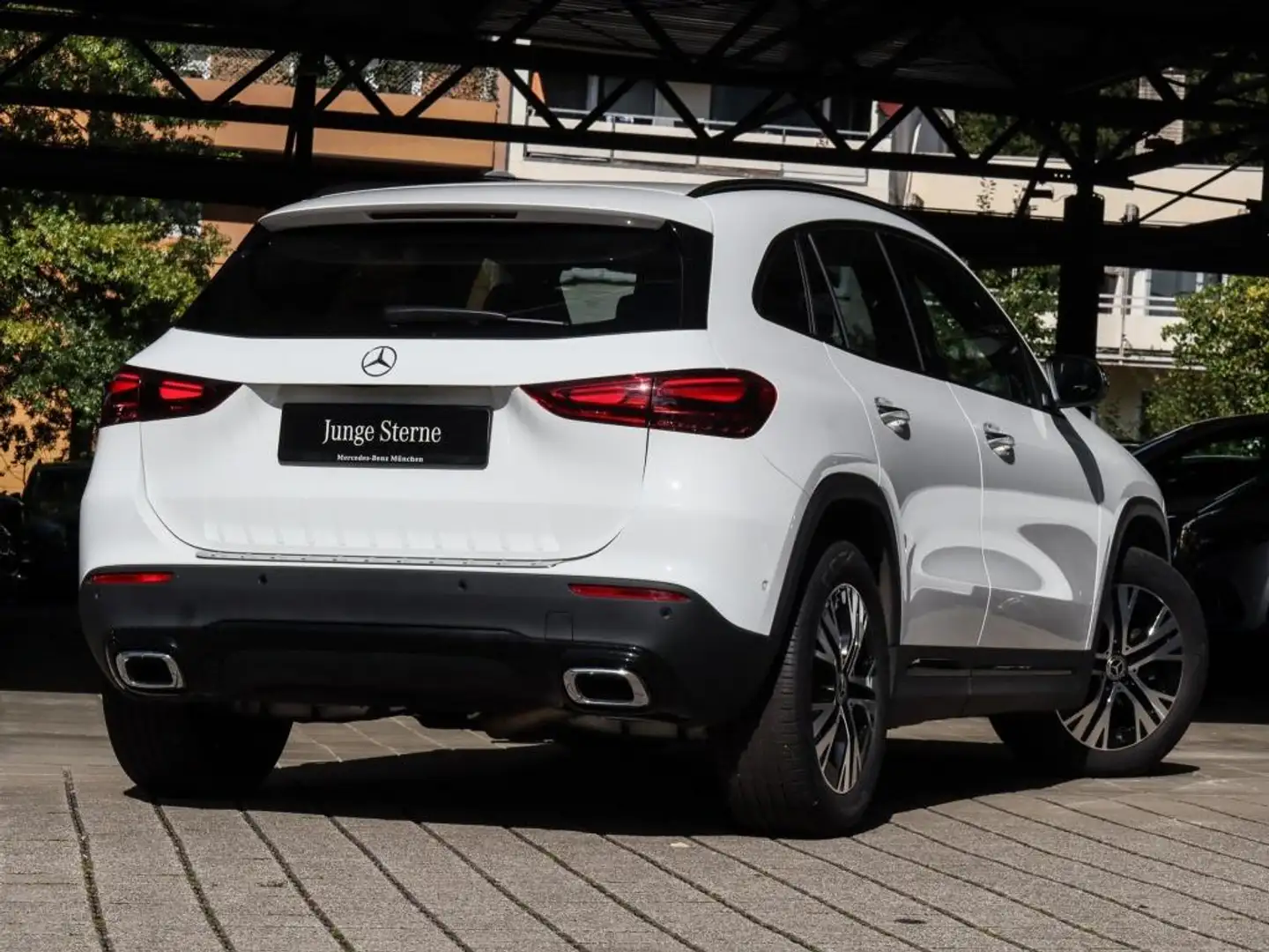 Mercedes-Benz GLA 200 d 4M Progressive/Distr/Night/Memo/360/18 Weiß - 2