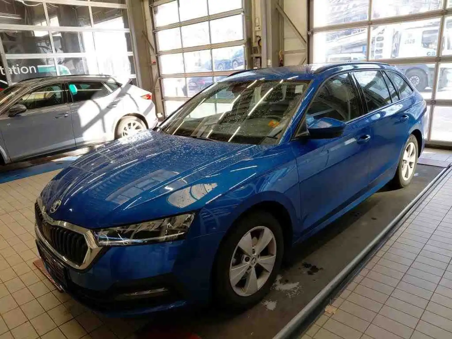 Skoda Octavia Combi 2.0 TDI DSG AMBITION +LED +ACC +STHZG +NAVI Blau - 2