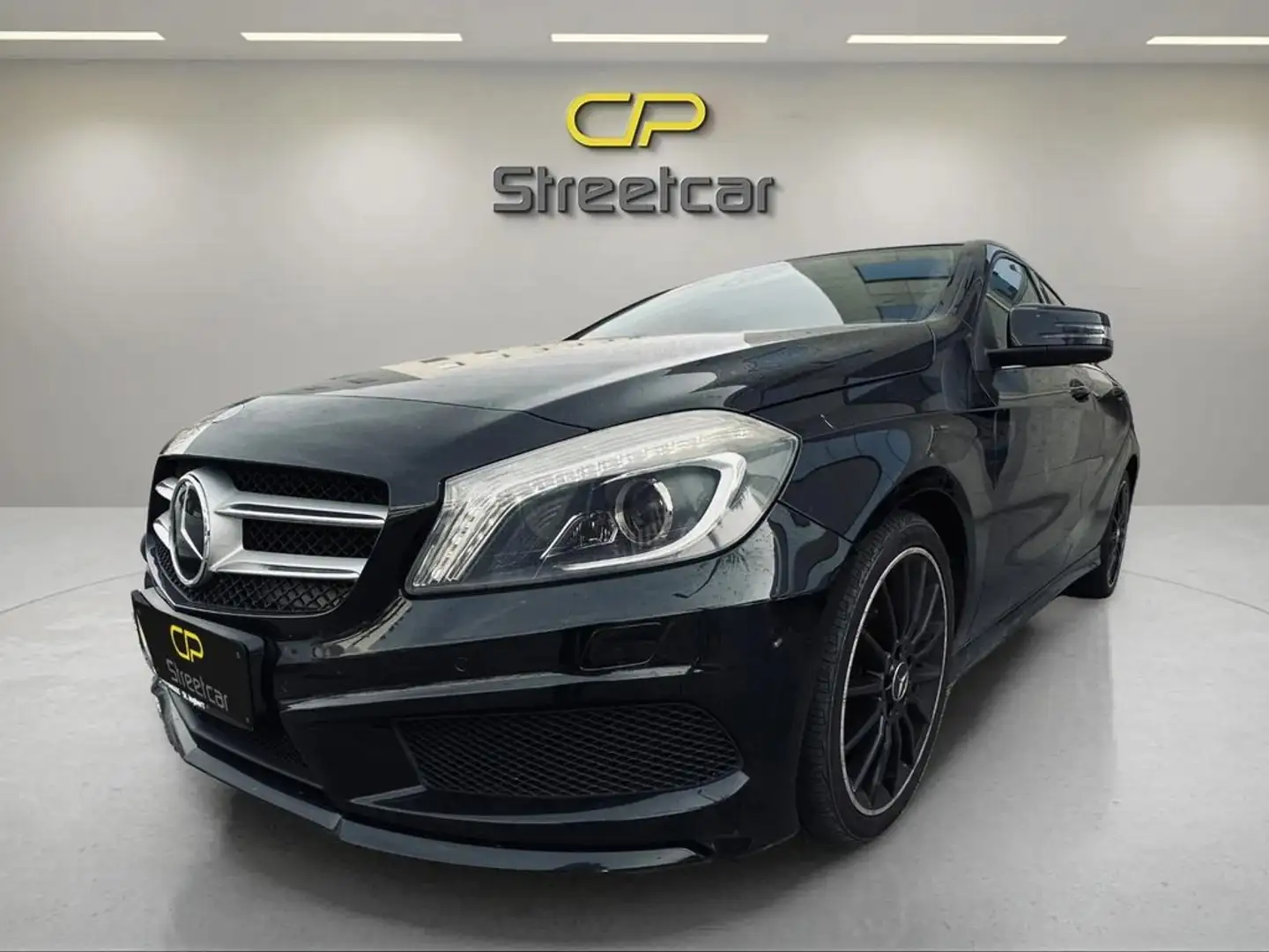 Mercedes-Benz A 200 BlueEFFICIENCY AMG Line Noir - 1