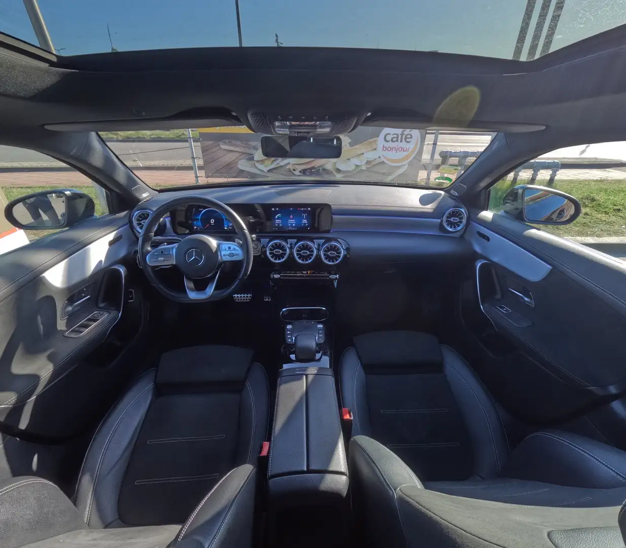 Mercedes-Benz A 250 e 8G-DCT AMG Line - 1