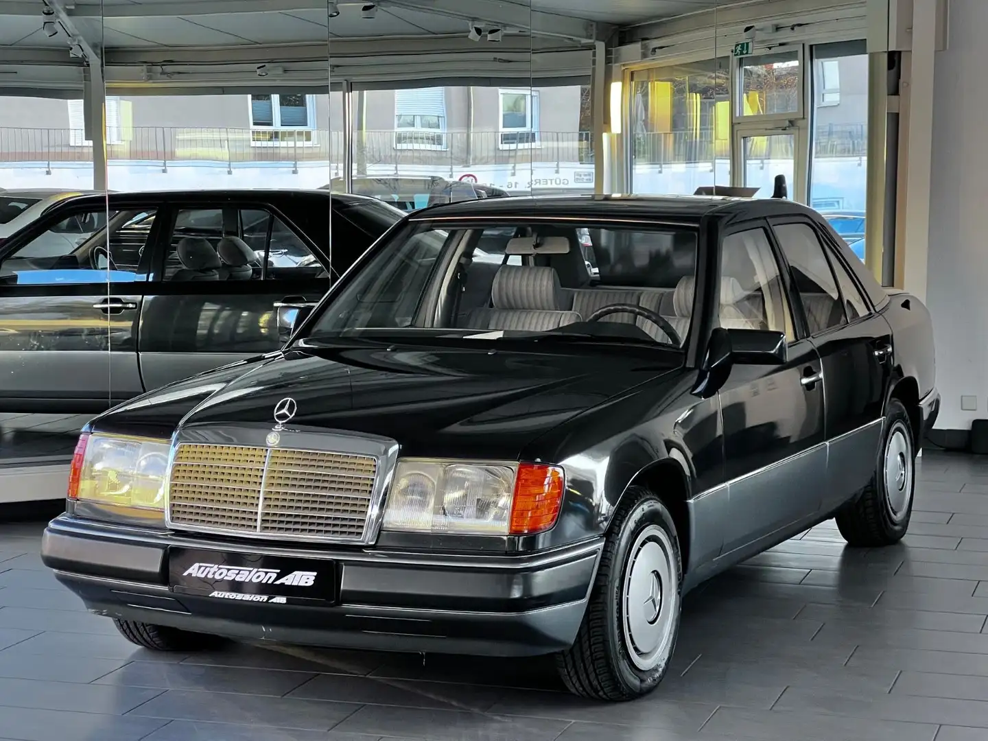 Mercedes-Benz 230 E GUTER-ZUSTAND H-ZULASSUNG Schwarz - 2