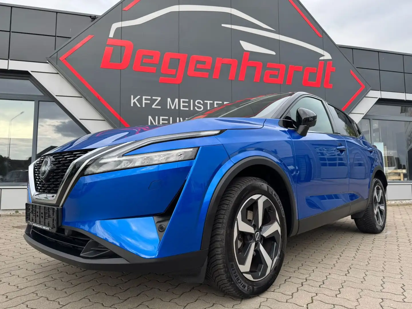 Nissan Qashqai 1.3 MHEV 158 CVT N-Connecta Nav 360° LED Blau - 1