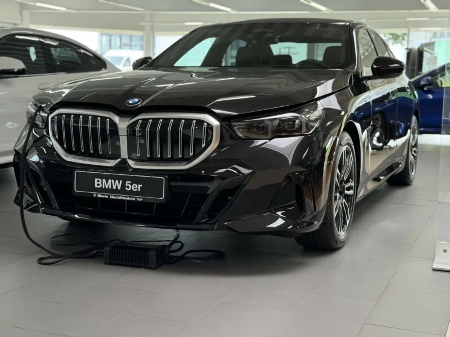 BMW 520 d *M-Sportpaket* *AHK* Schwarz - 2