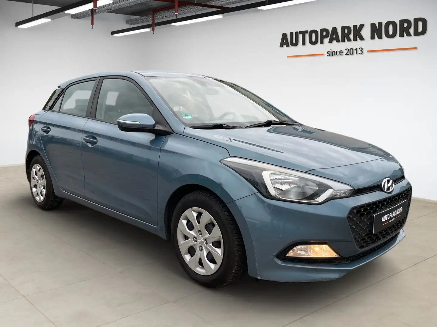 Hyundai i20 Passion/1.HAND/KLIMA/TEMP/PDC/EURO6 Blau - 2