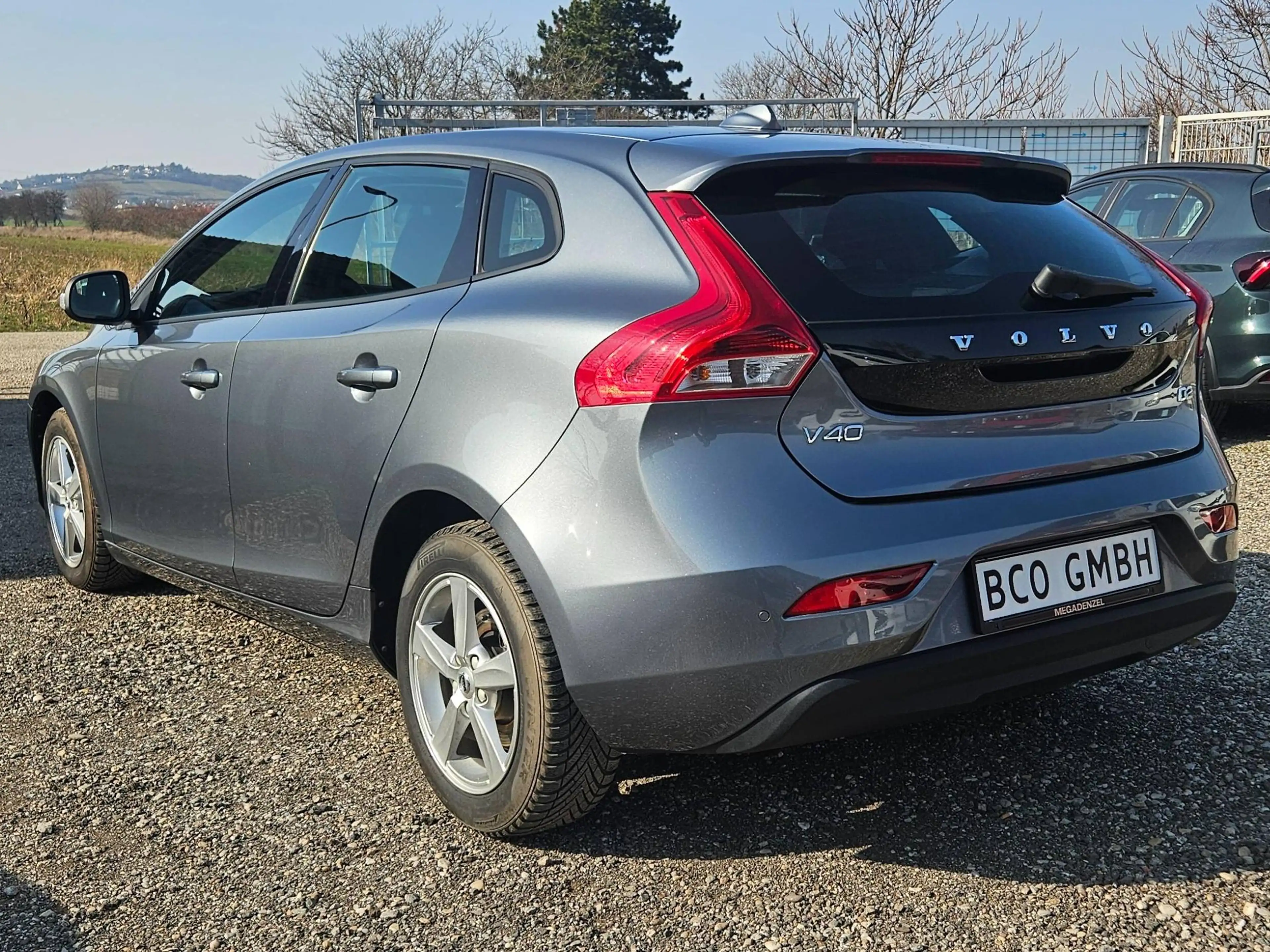 Volvo V40 — photo 11