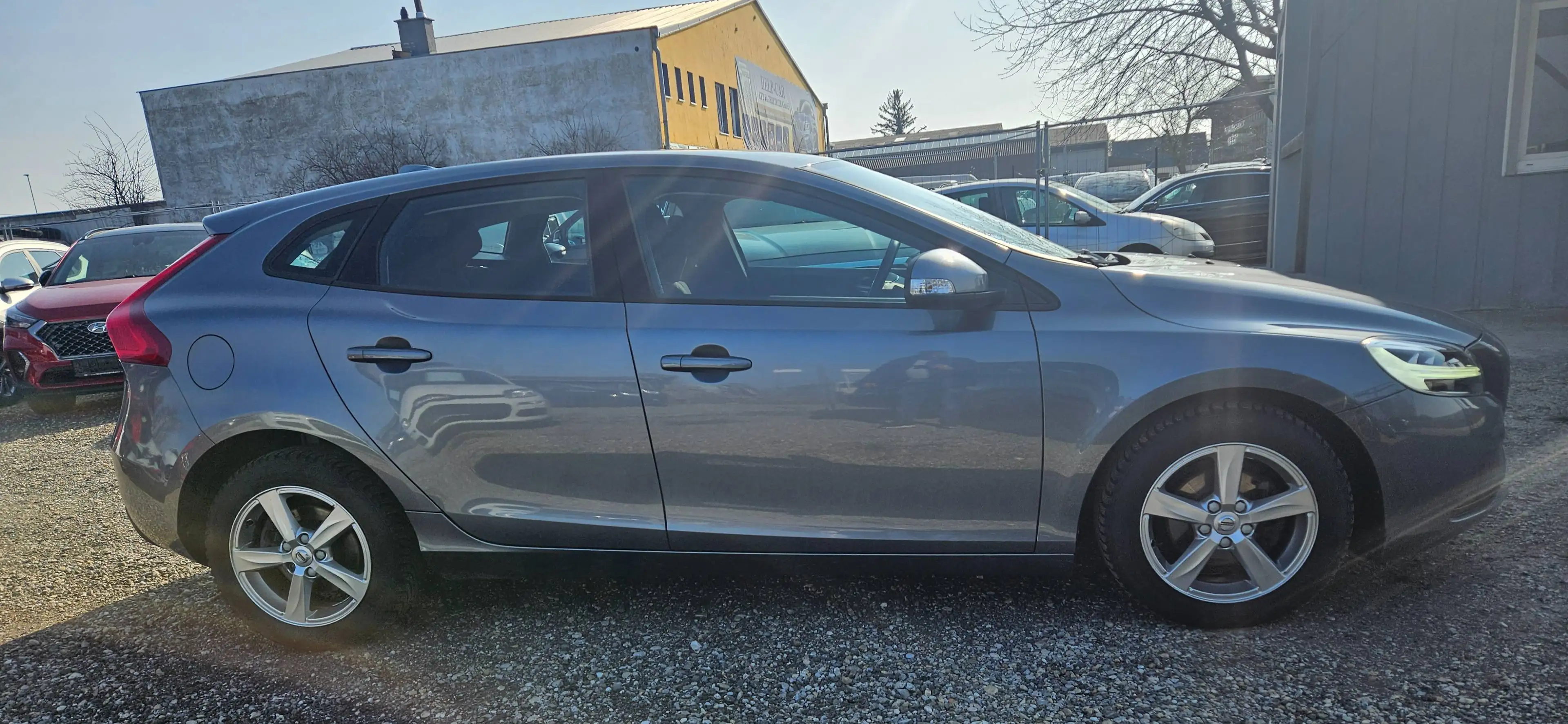 Volvo V40 — photo 7