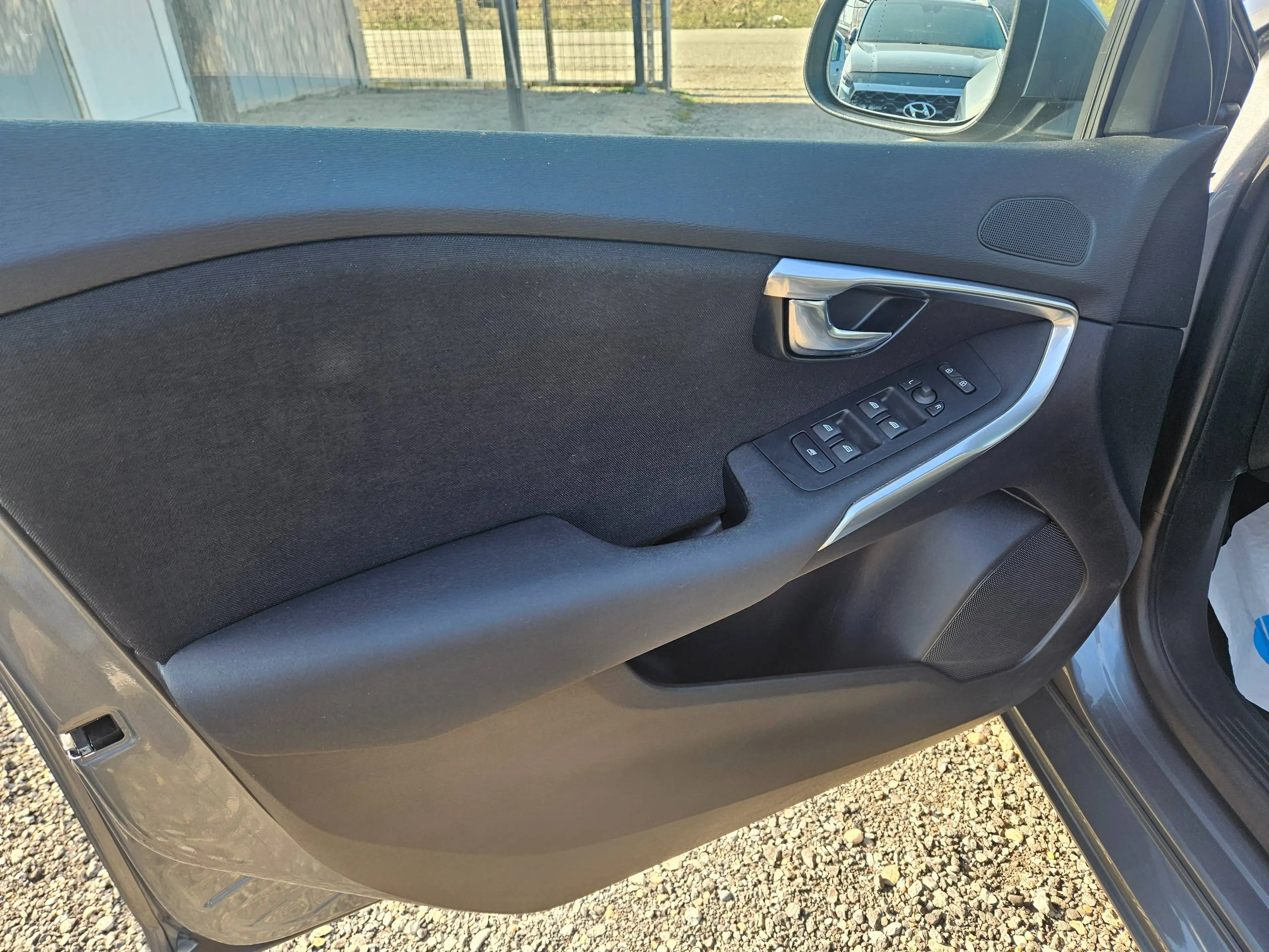 Volvo V40 — photo 14