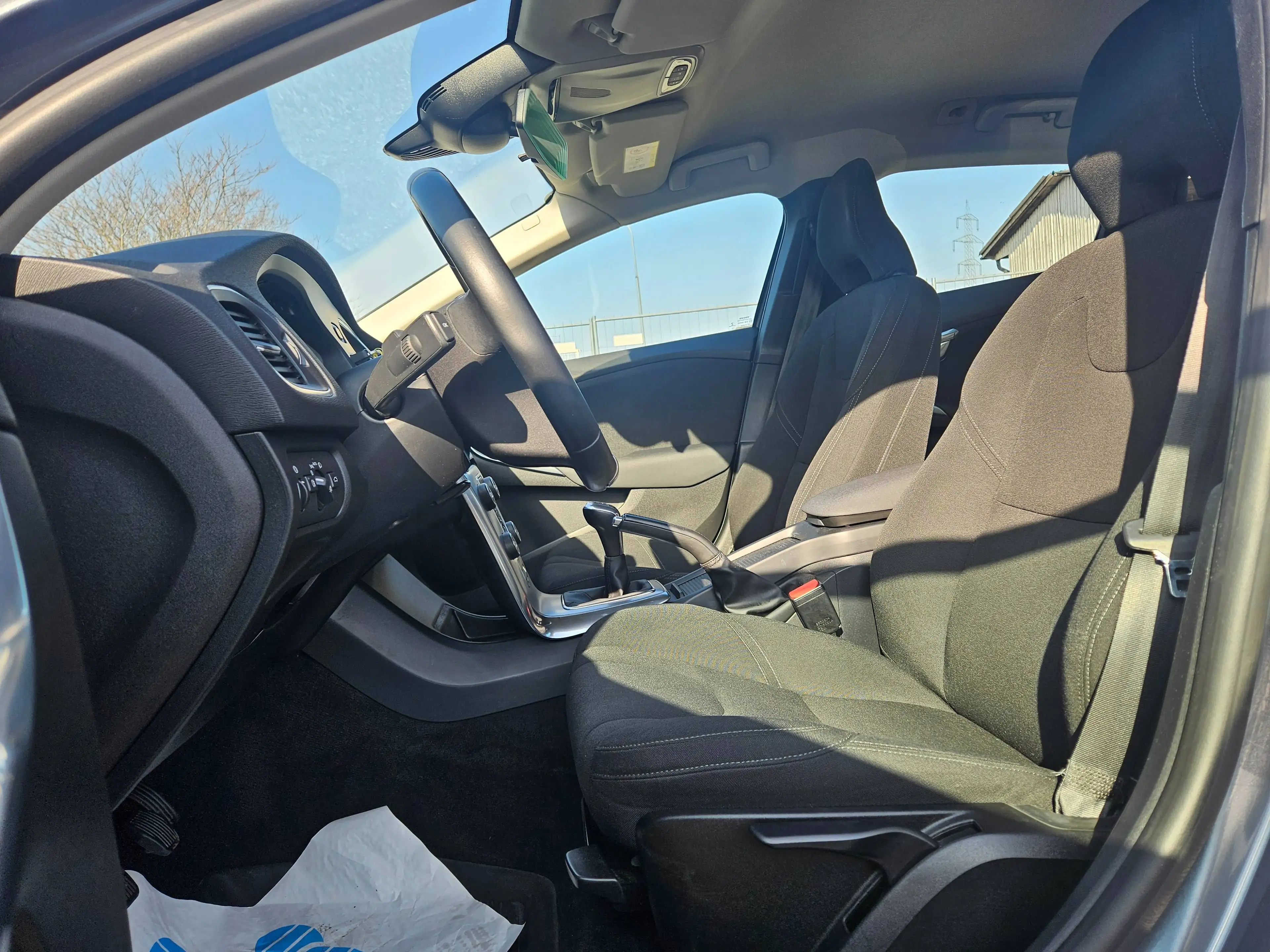 Volvo V40 — photo 15