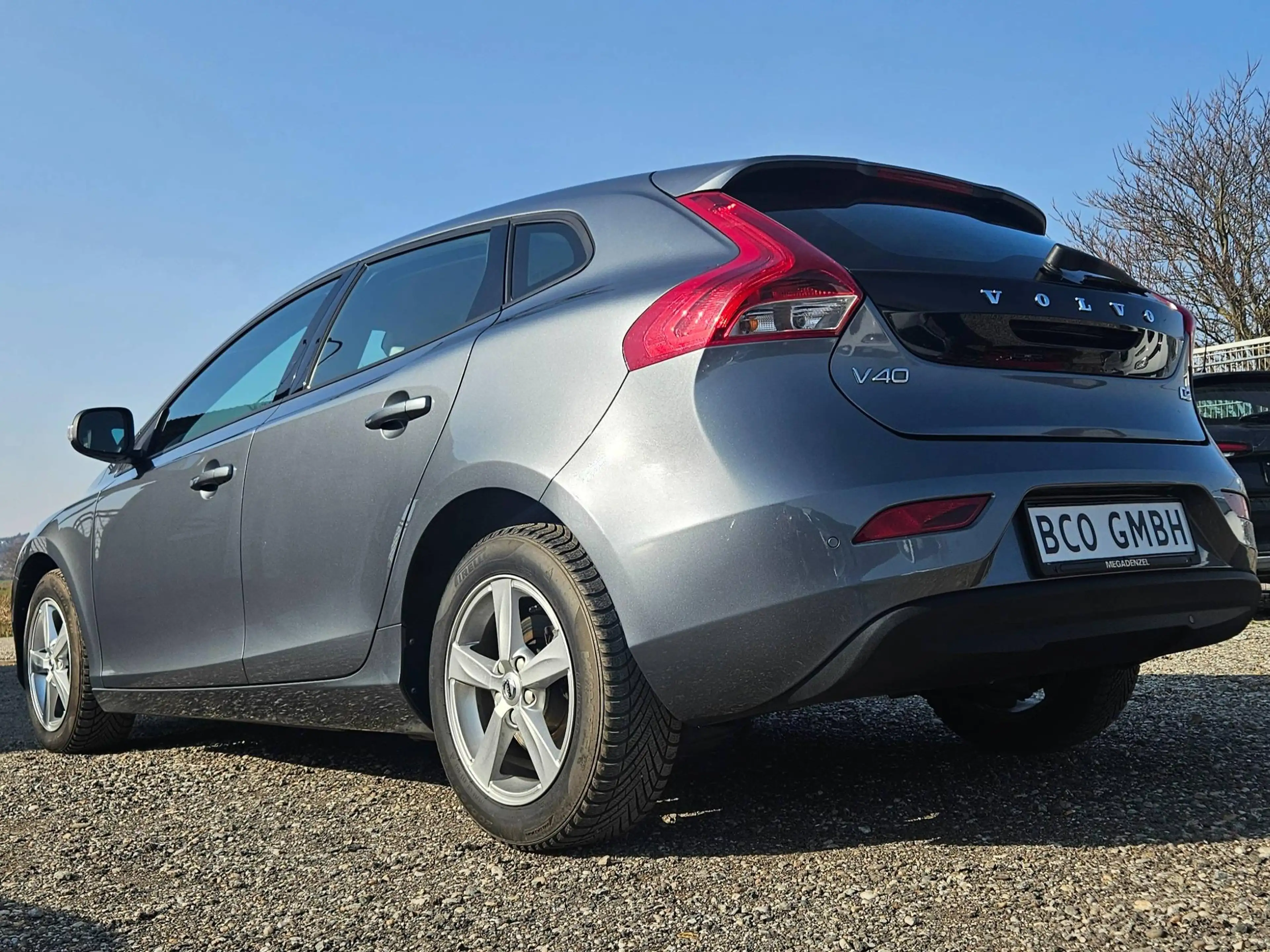 Volvo V40 — photo 13