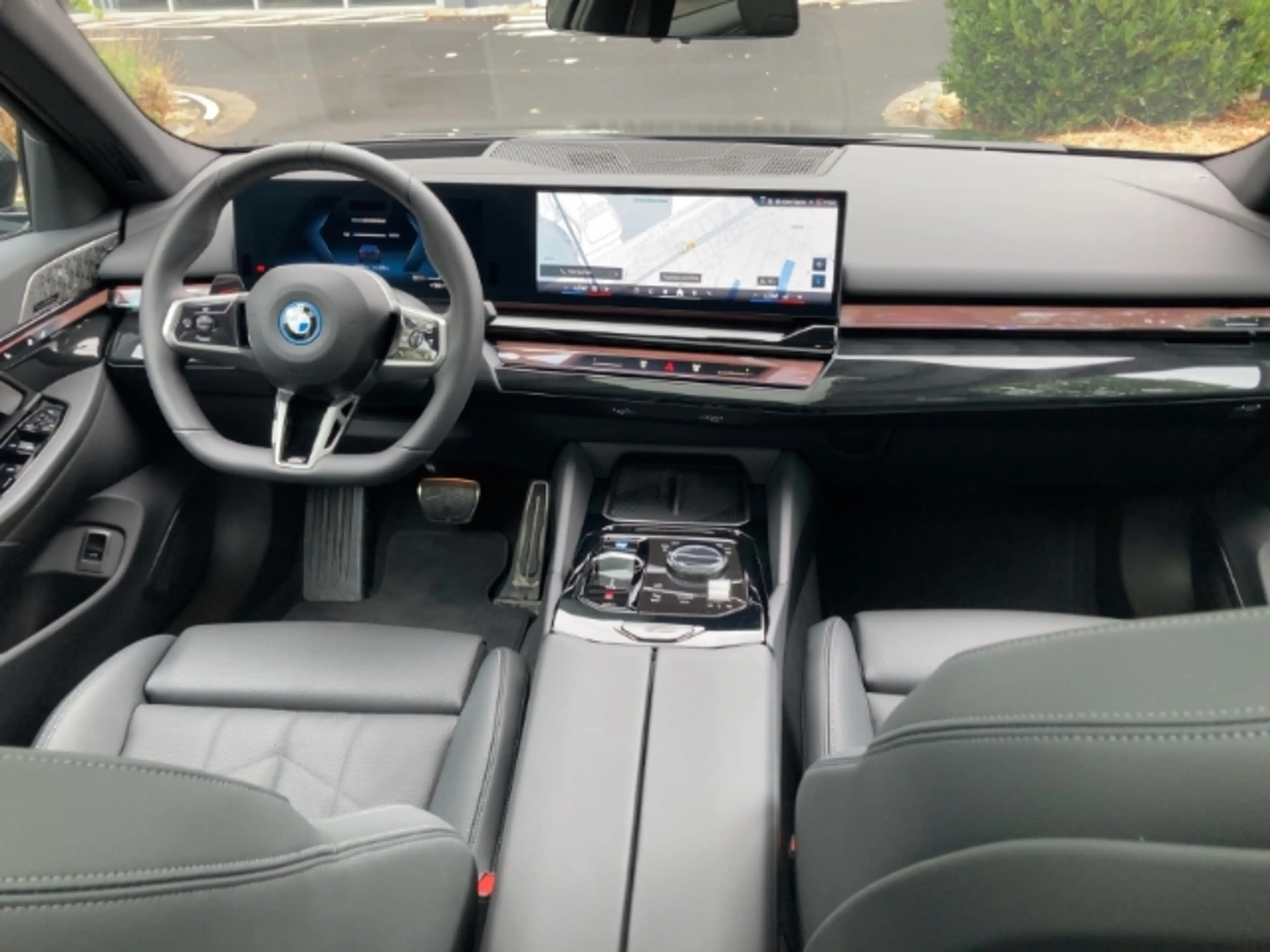BMW i5 xDrive 40 Limousine Sportpaket HUD AD El. Panodach — photo 8