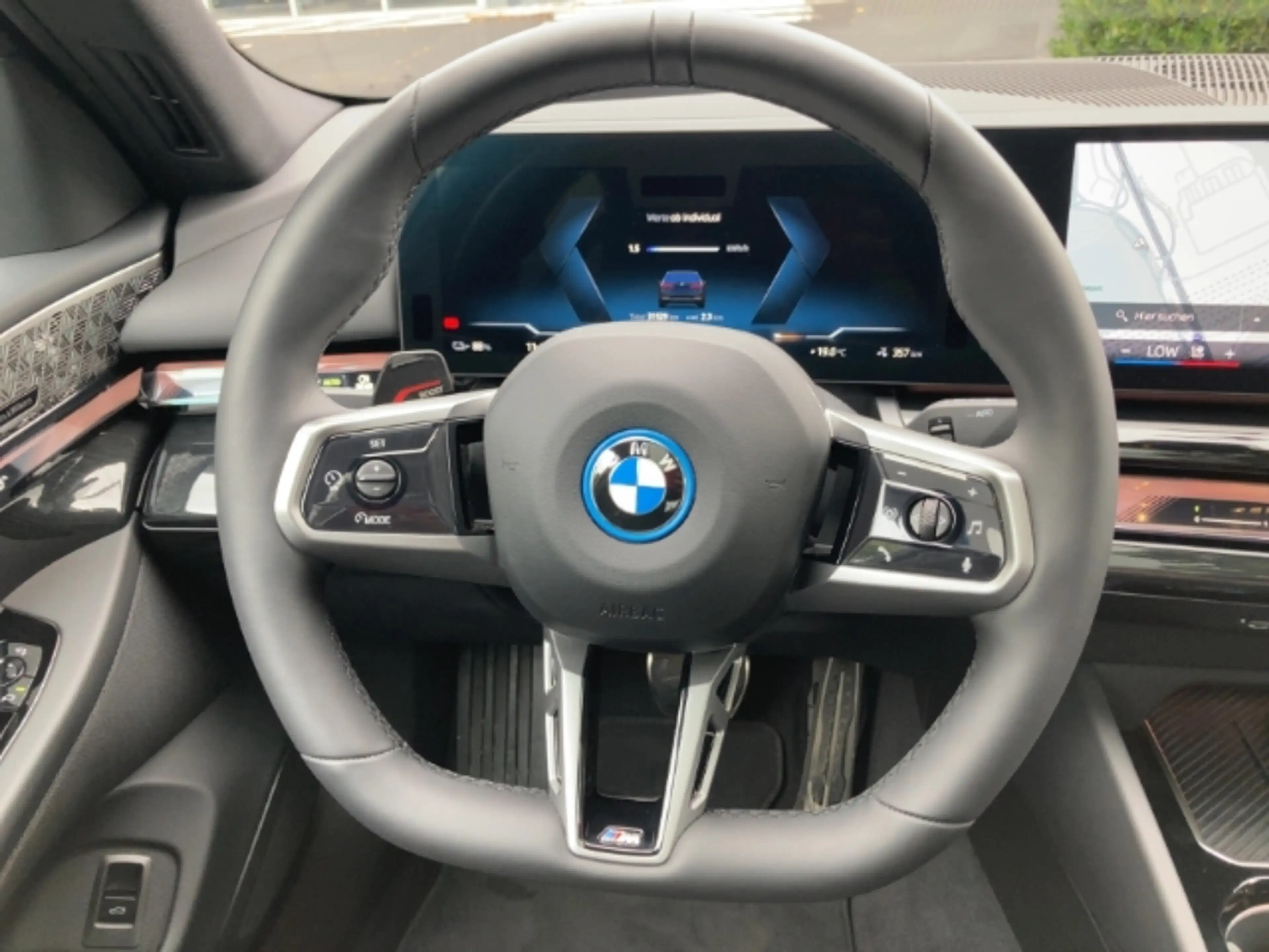 BMW i5 xDrive 40 Limousine Sportpaket HUD AD El. Panodach — photo 9