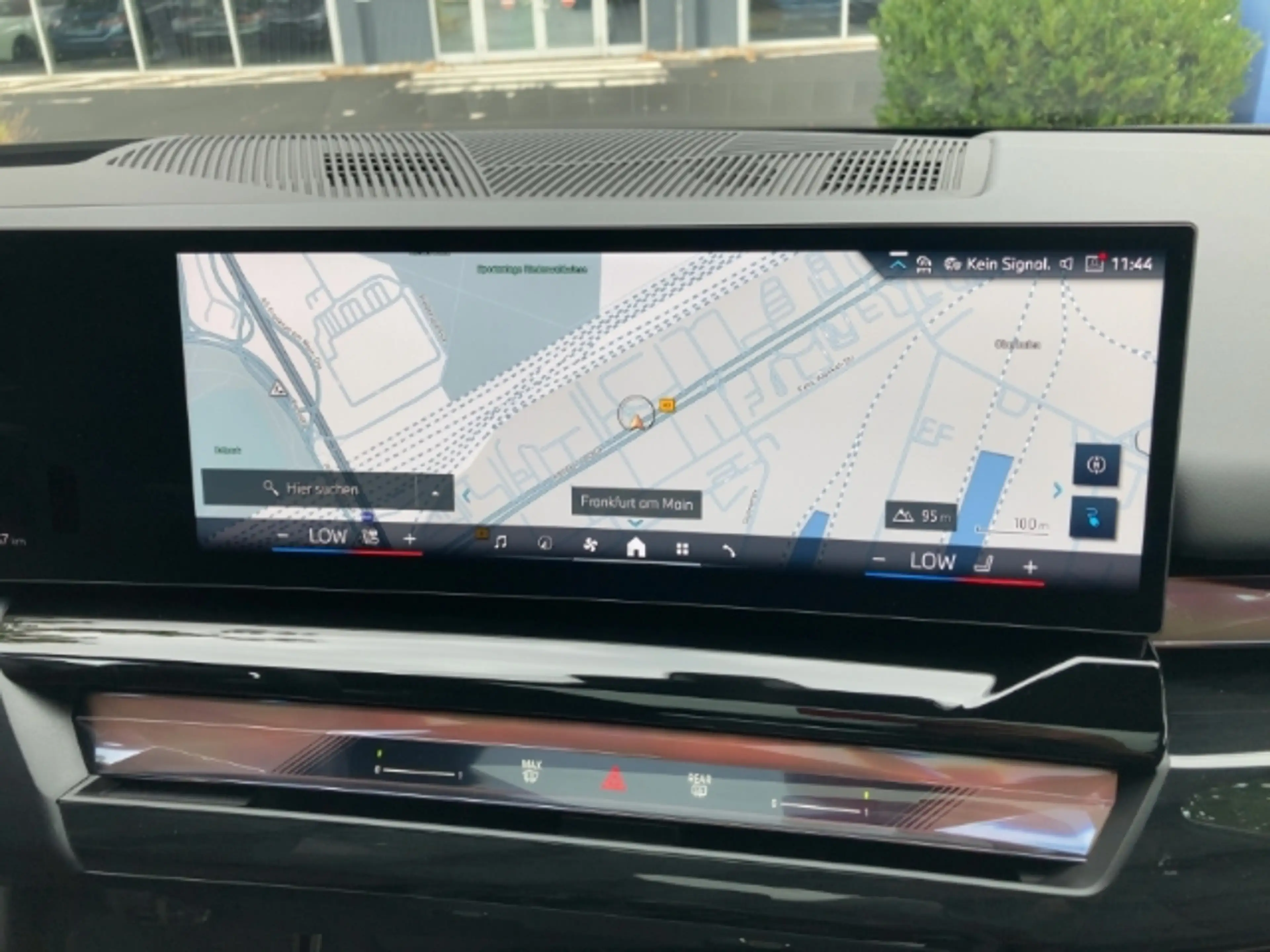 BMW i5 xDrive 40 Limousine Sportpaket HUD AD El. Panodach — photo 10