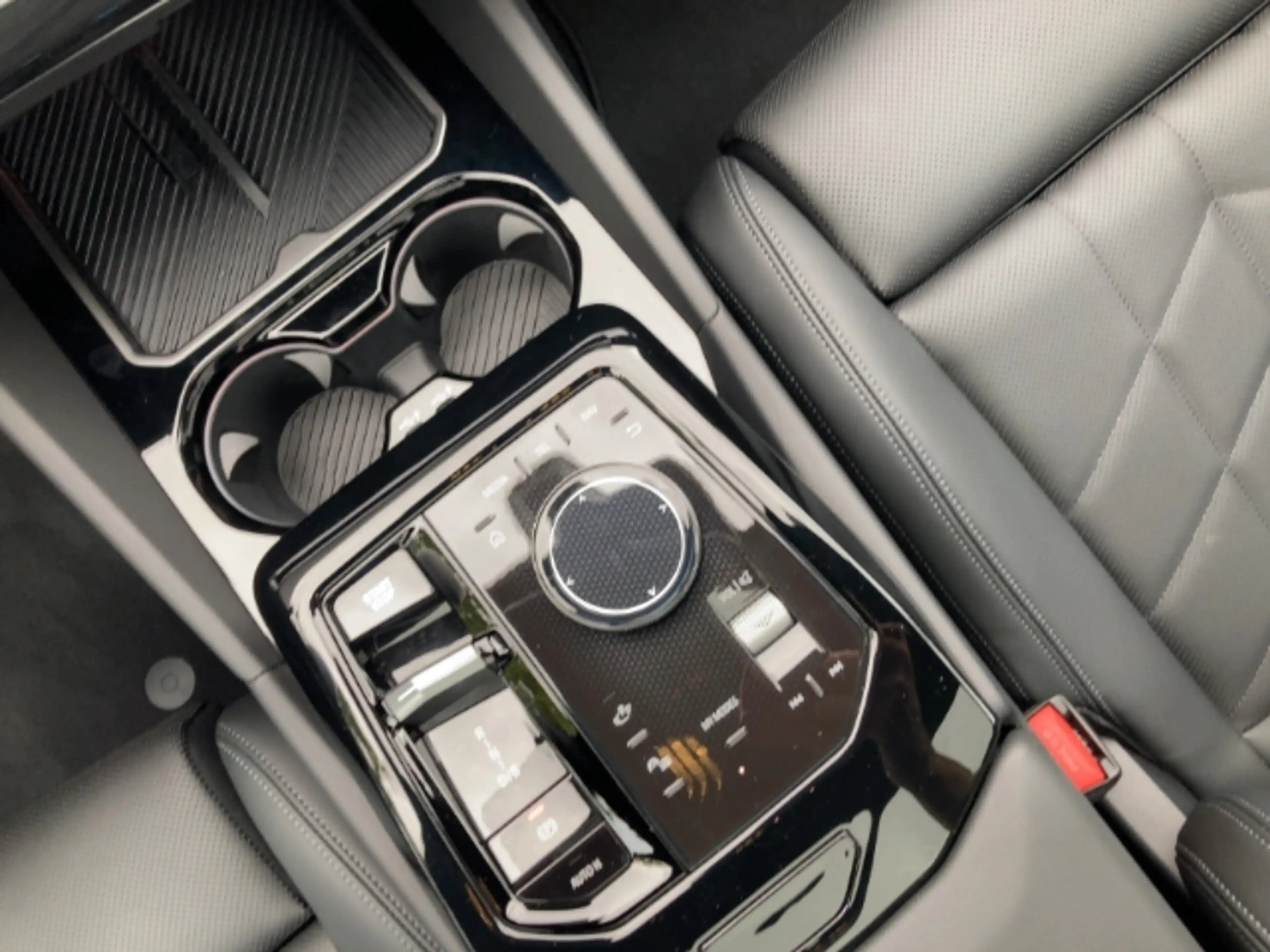 BMW i5 xDrive 40 Limousine Sportpaket HUD AD El. Panodach — photo 11