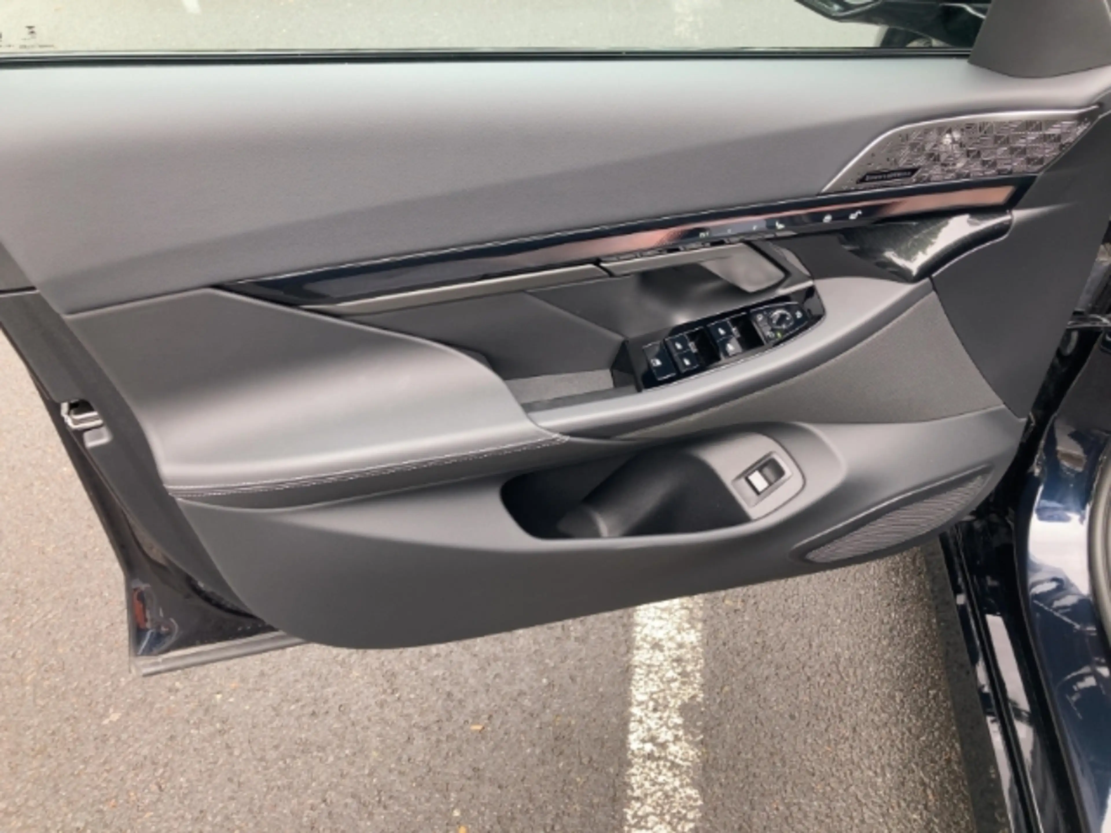 BMW i5 xDrive 40 Limousine Sportpaket HUD AD El. Panodach — photo 12