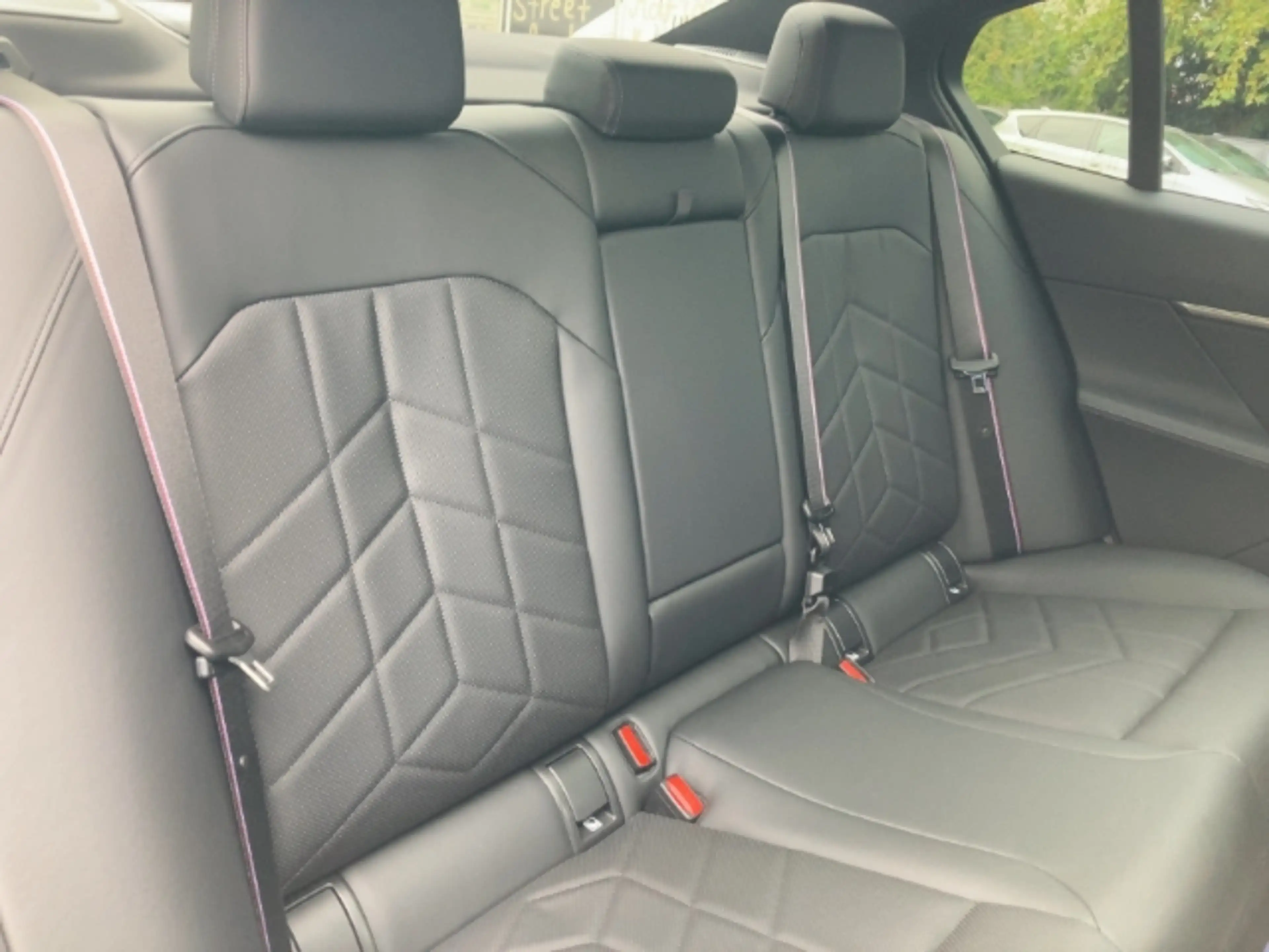 BMW i5 xDrive 40 Limousine Sportpaket HUD AD El. Panodach — photo 7