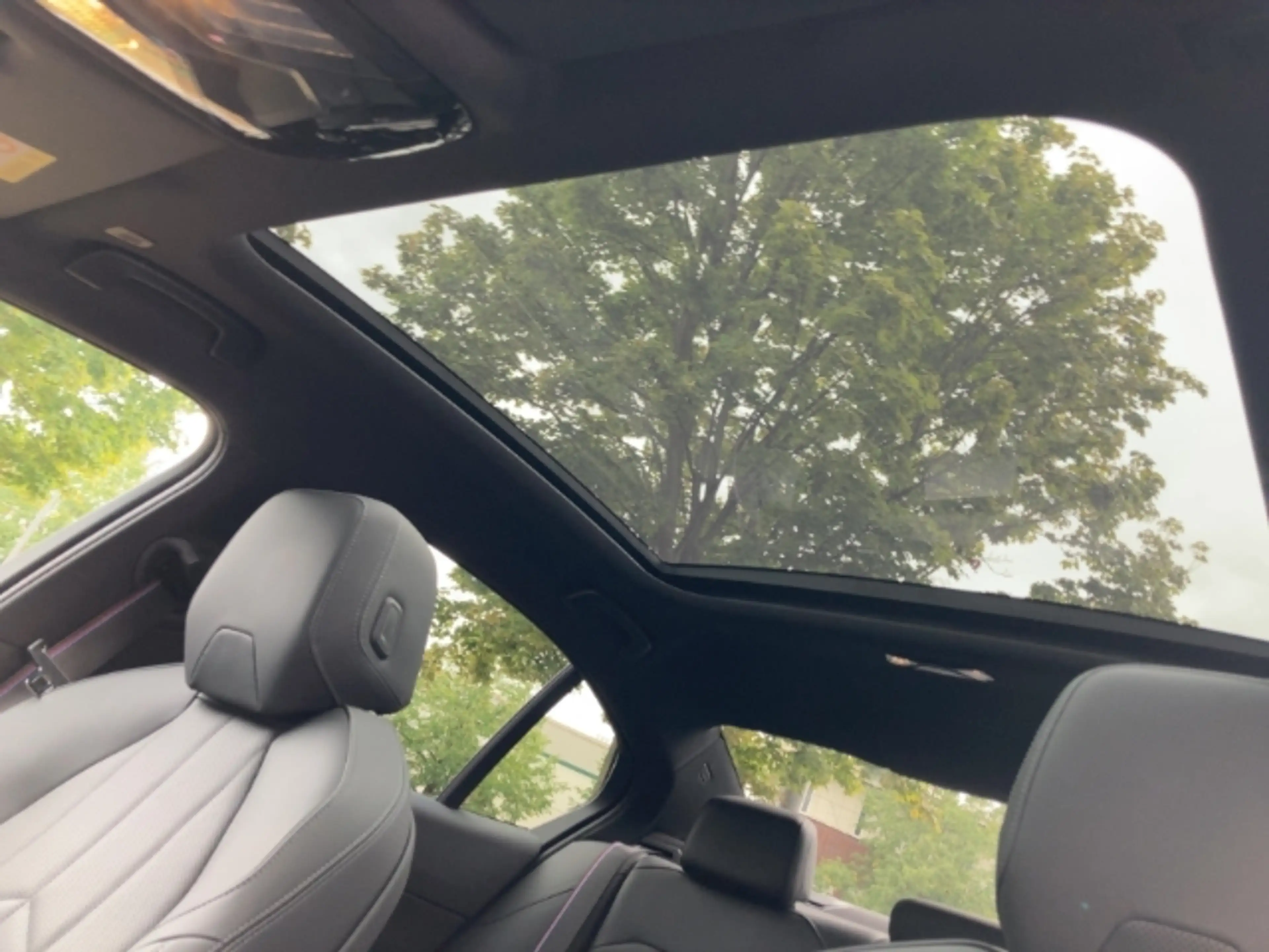 BMW i5 xDrive 40 Limousine Sportpaket HUD AD El. Panodach — photo 15