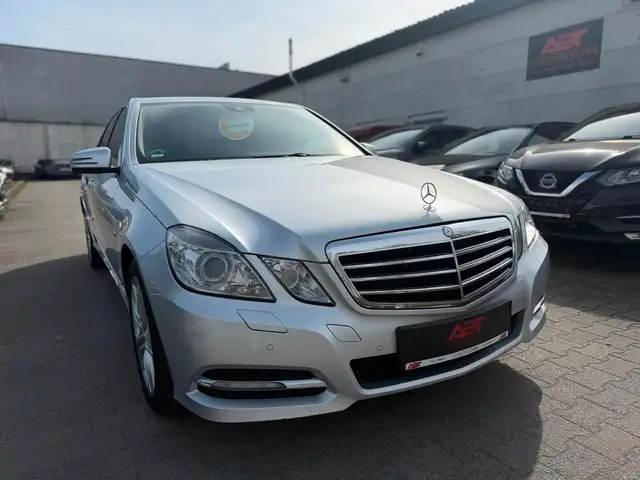Mercedes-Benz E 200 Avantgarde,Automatik,PDC,Bi-Xenon,2.Hand