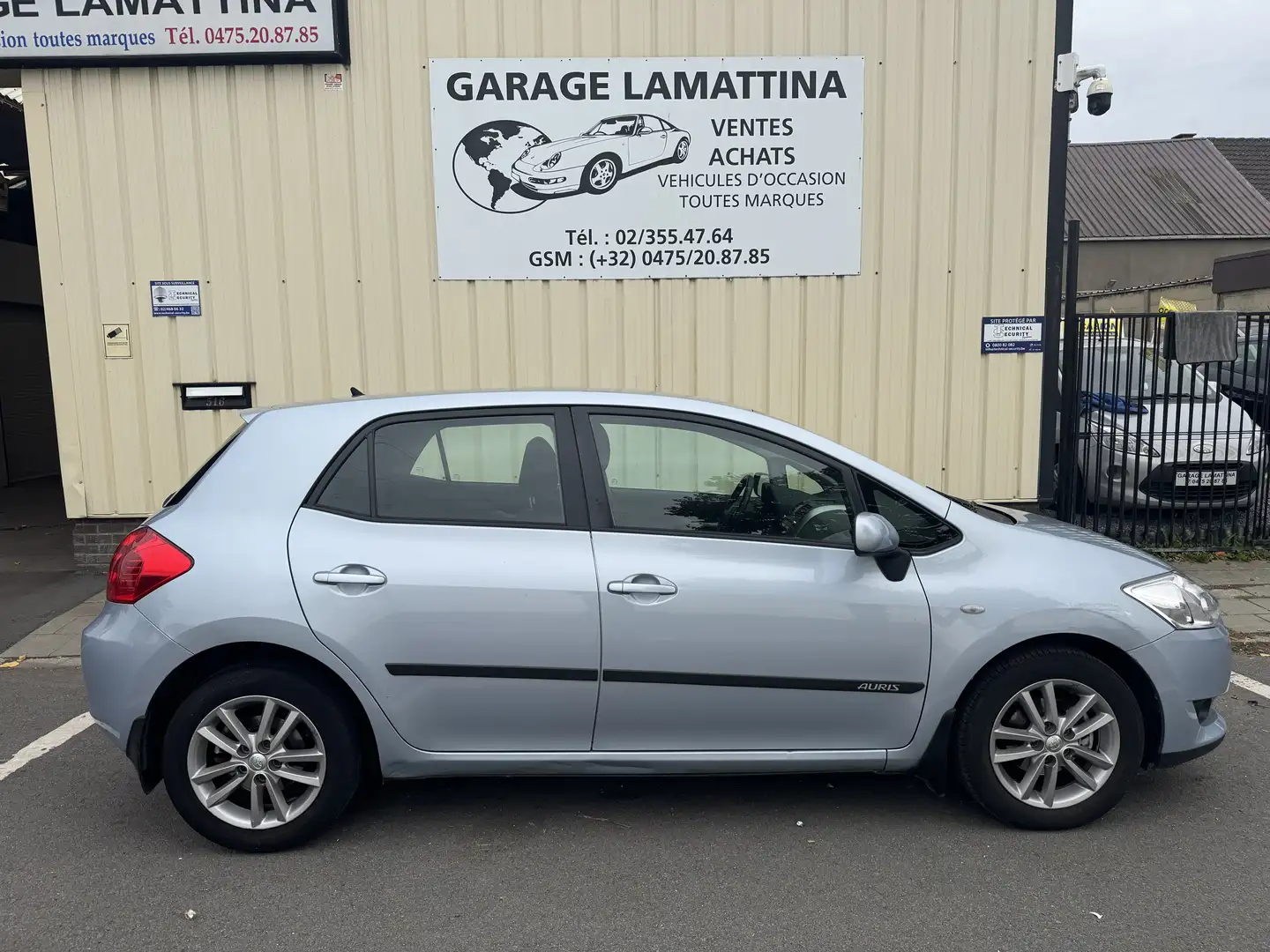 Toyota Auris Auris 1.6i Dual VVT-i Edge Blauw - 1