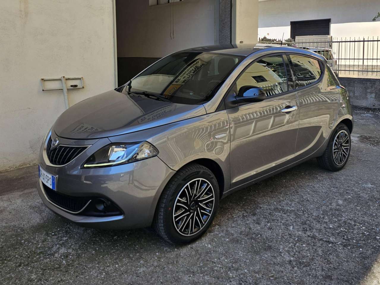 Lancia Ypsilon Hybrid Gold Plus Ufficiale