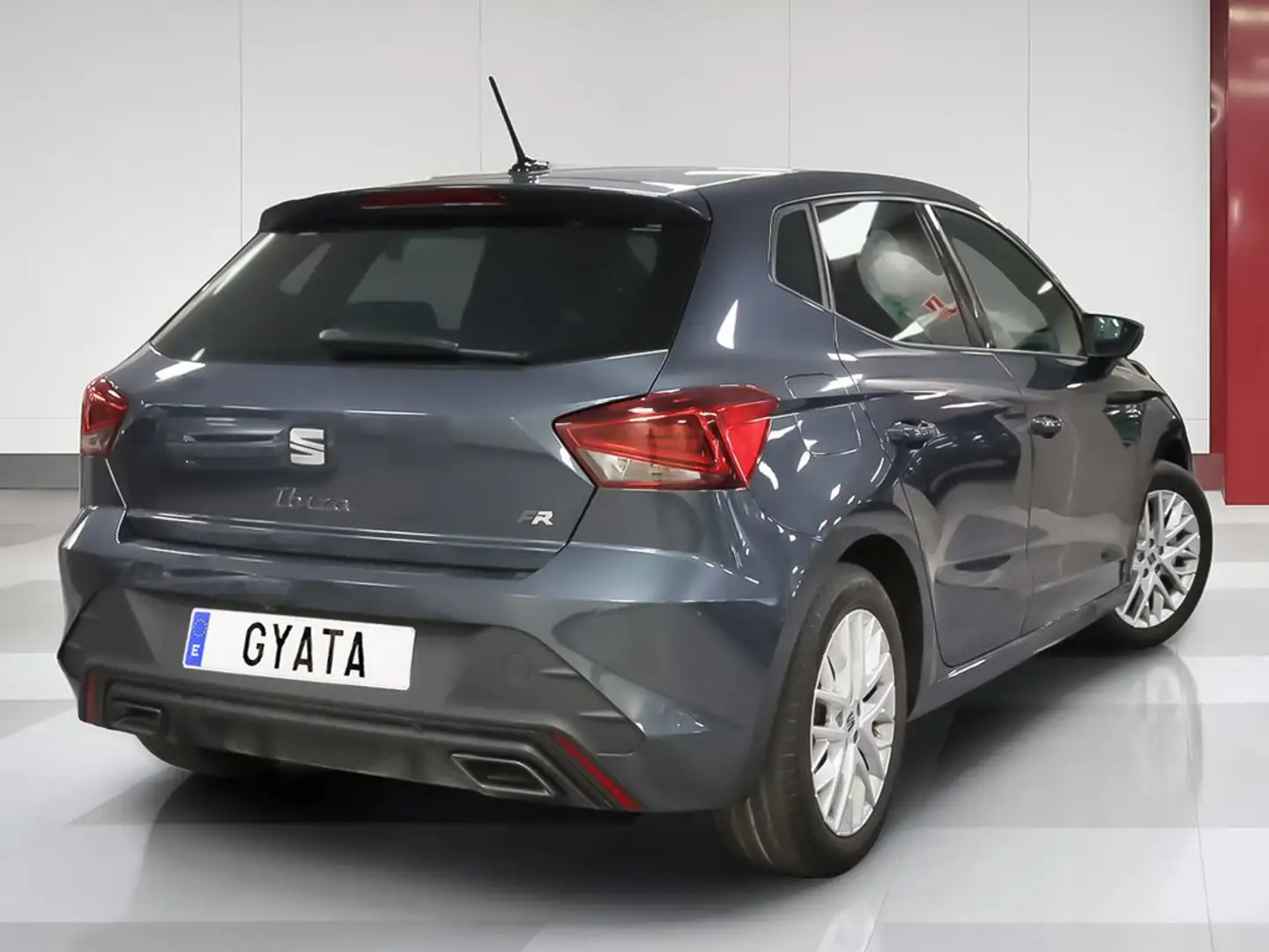 SEAT Ibiza 1.0 TSI S&S FR 85kW Gris - 2