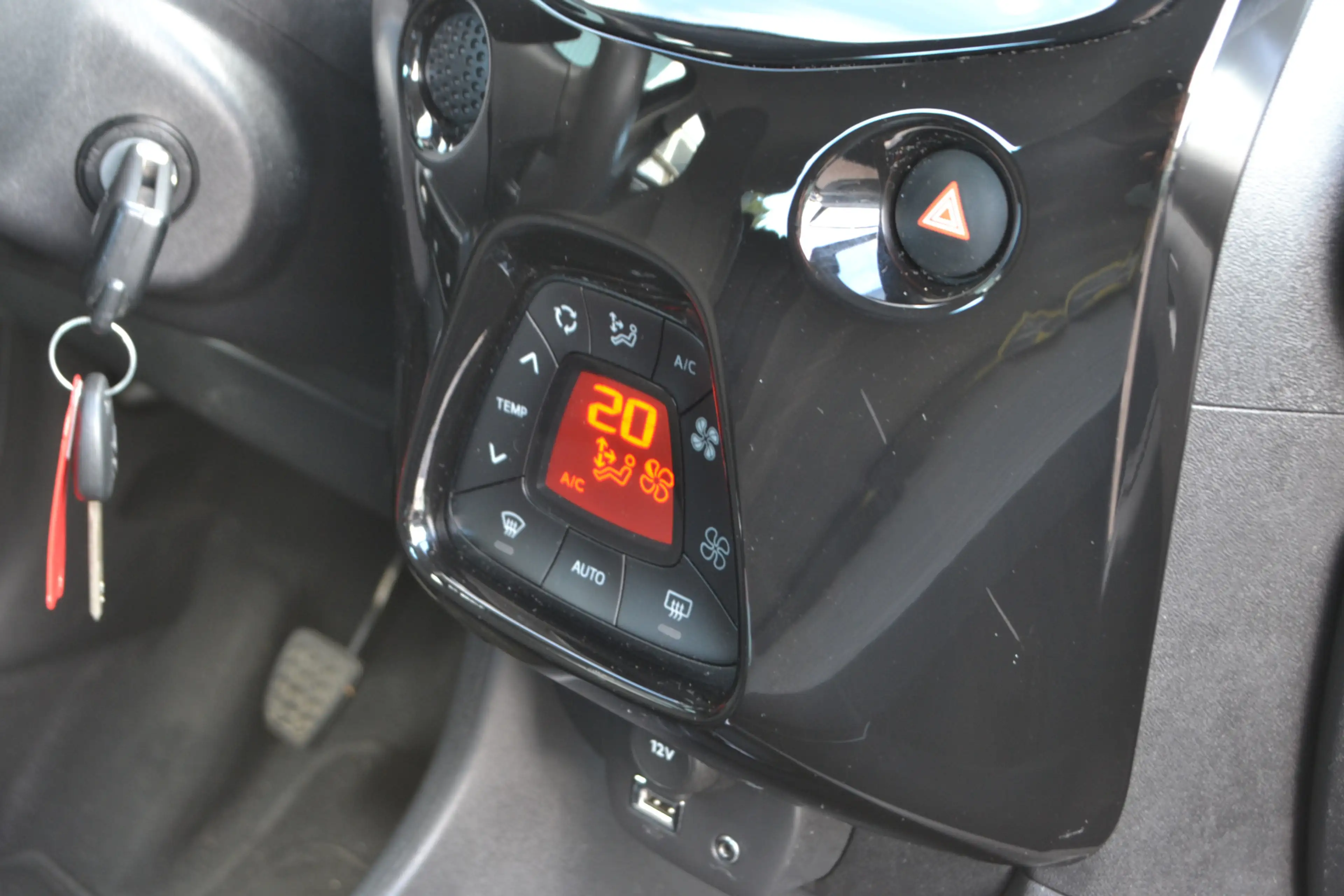 Citroen C1 1.0 e-VTi Shine — photo 7
