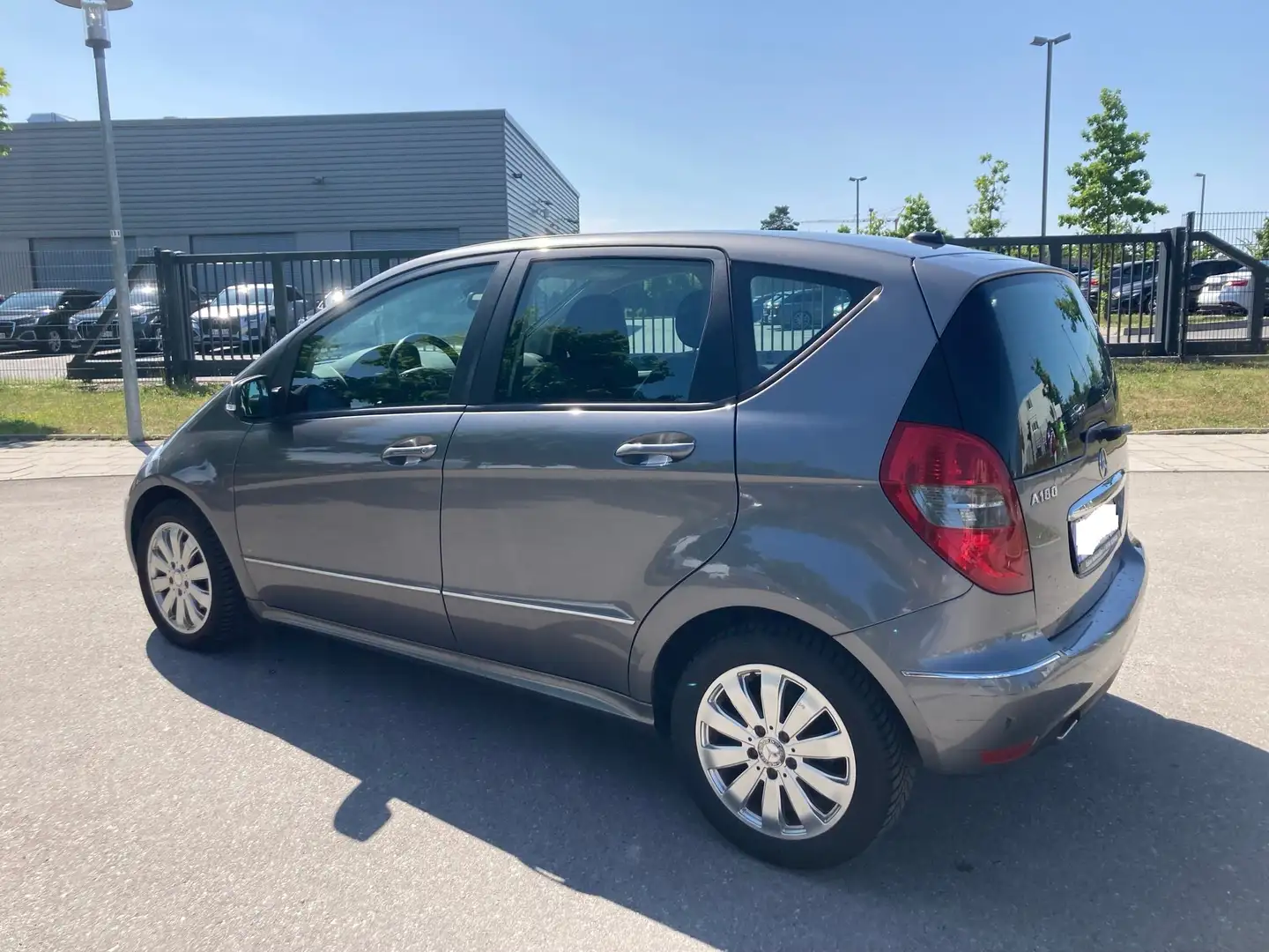 Mercedes-Benz A 180 A 180 * Klima * Tüv 02/2027 Grau - 1