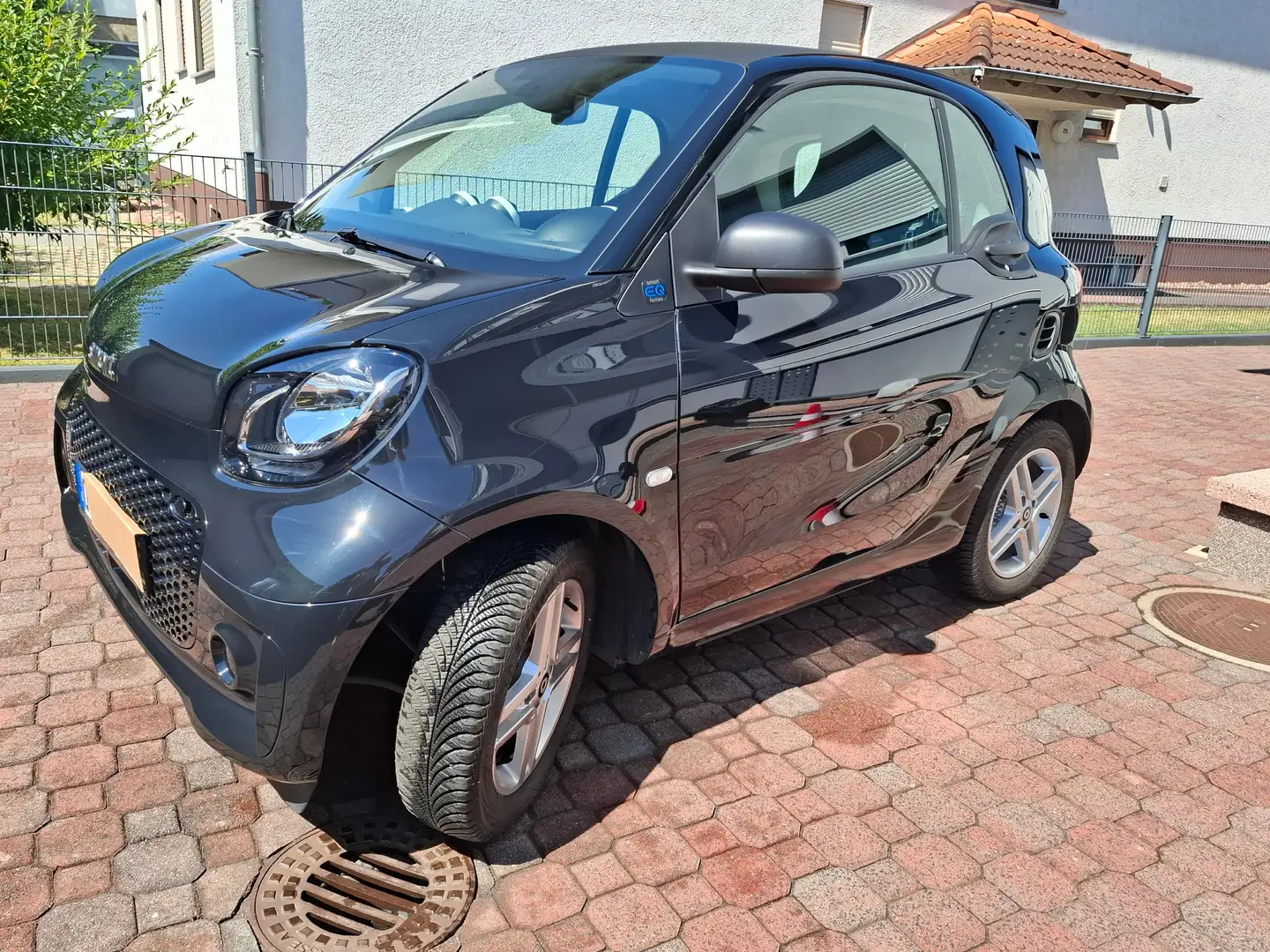 smart forTwo EQ Coupe Navi, LED, Allwetterr, BC, Alu, Garantie Schwarz - 1