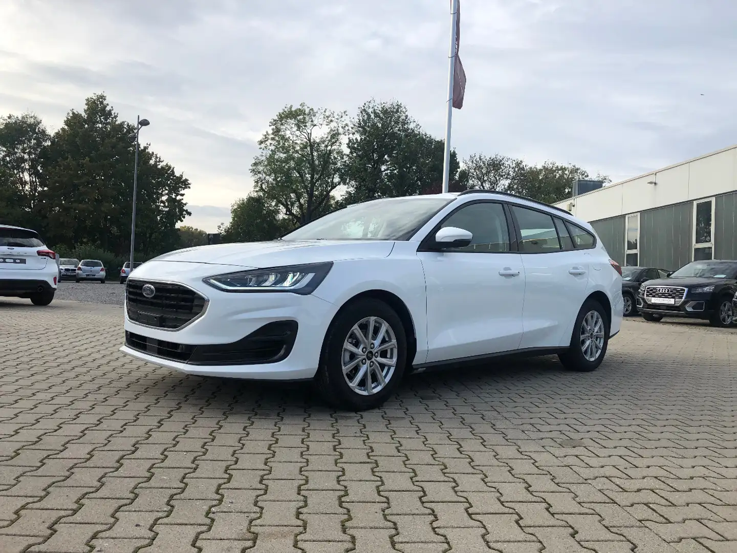 Ford Focus Turnier 1.0 Mild-Hybrid Cool & Connect LED Wit - 1
