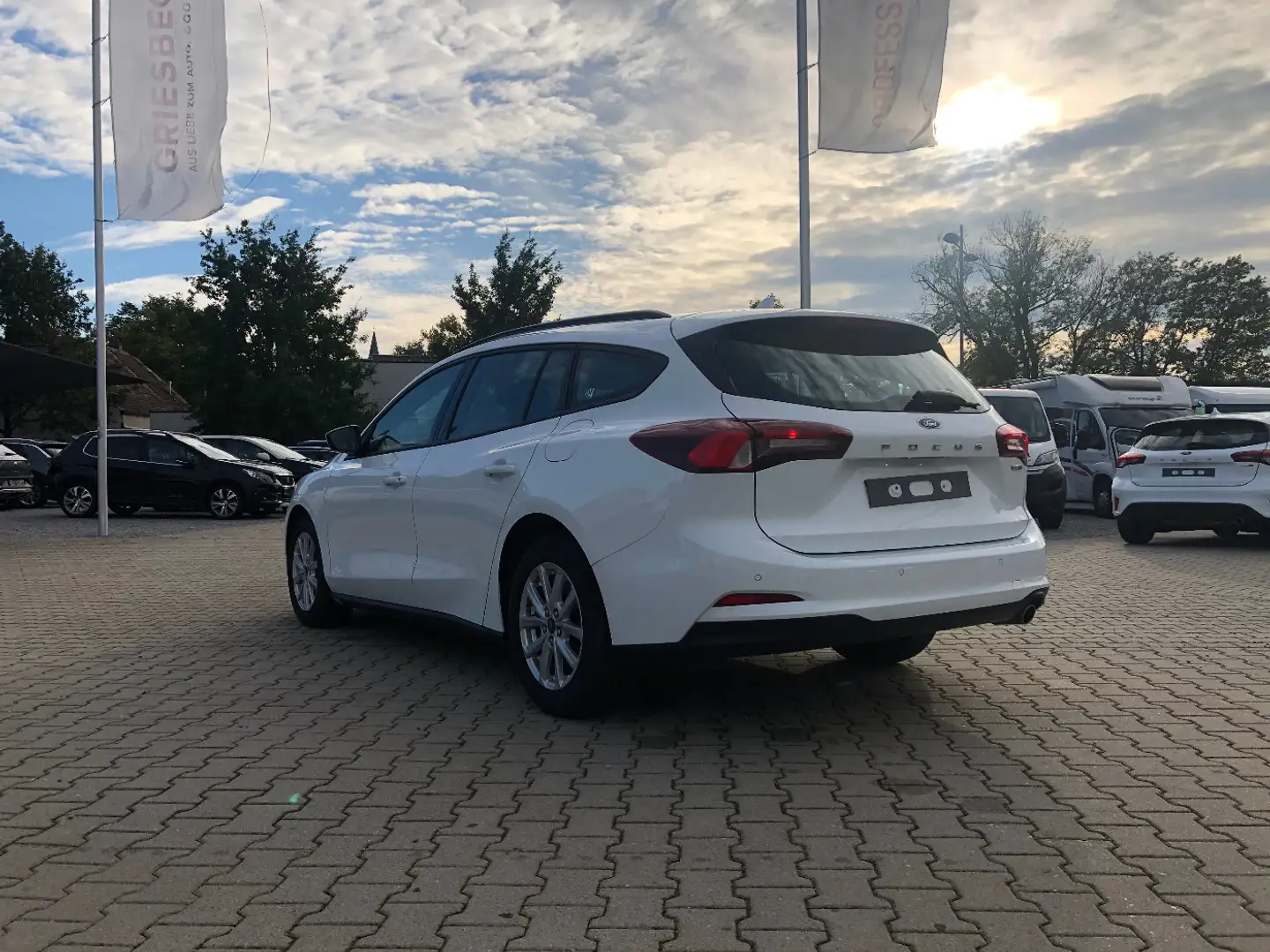 Ford Focus Turnier Cool & Connect 1.0 Mild-Hybrid LED Wit - 2