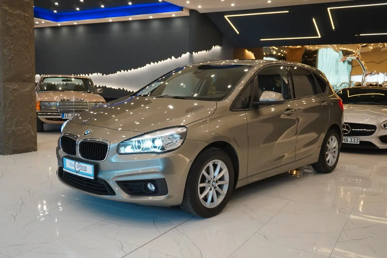 BMW 220 Active Tourer 220 d*HIFI*AHK*PANO*LED*NAVI*SHZ Silber - 1