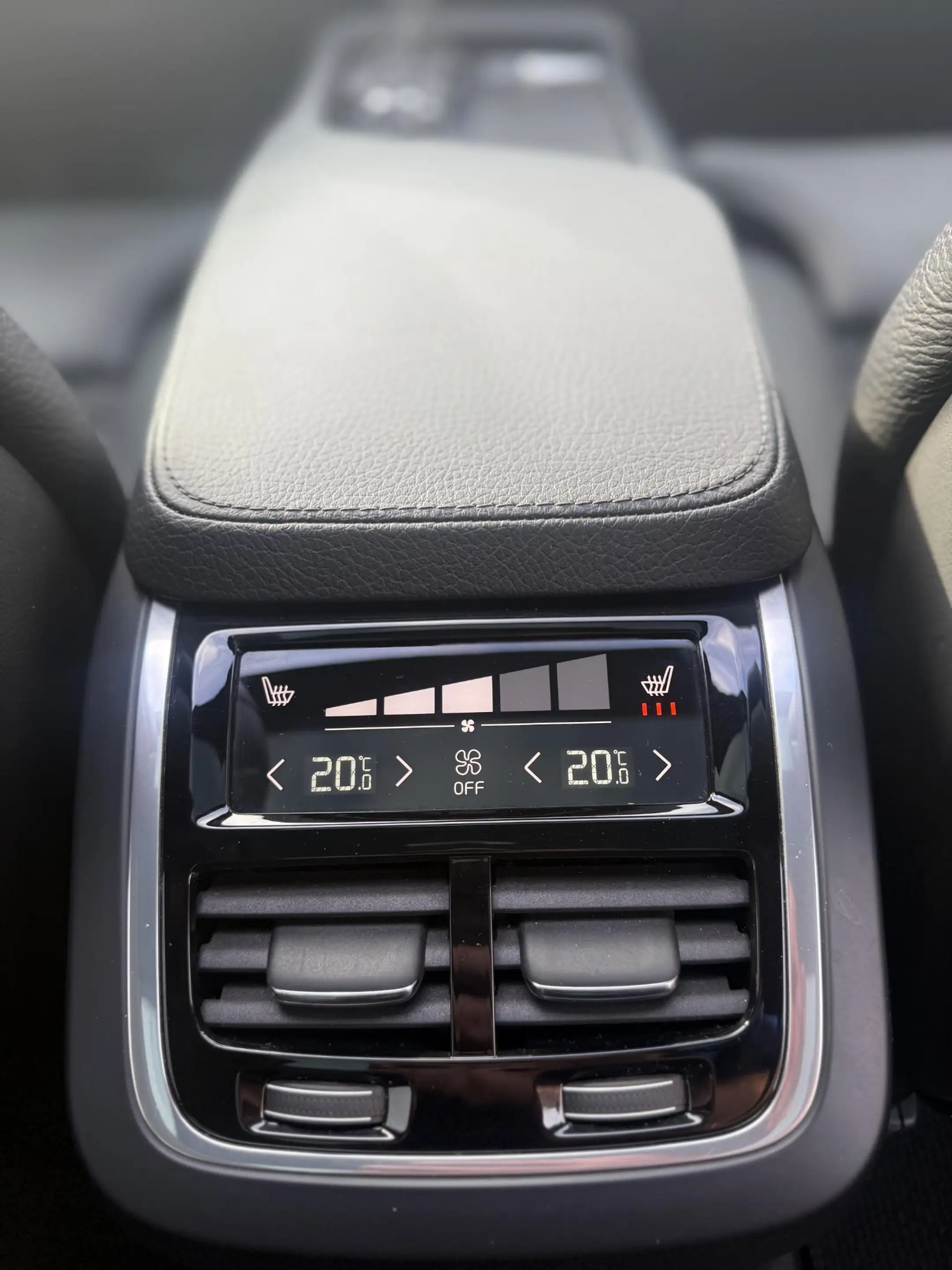 Volvo V90 Cross Country 2.0 T6 Luxury-line — photo 28