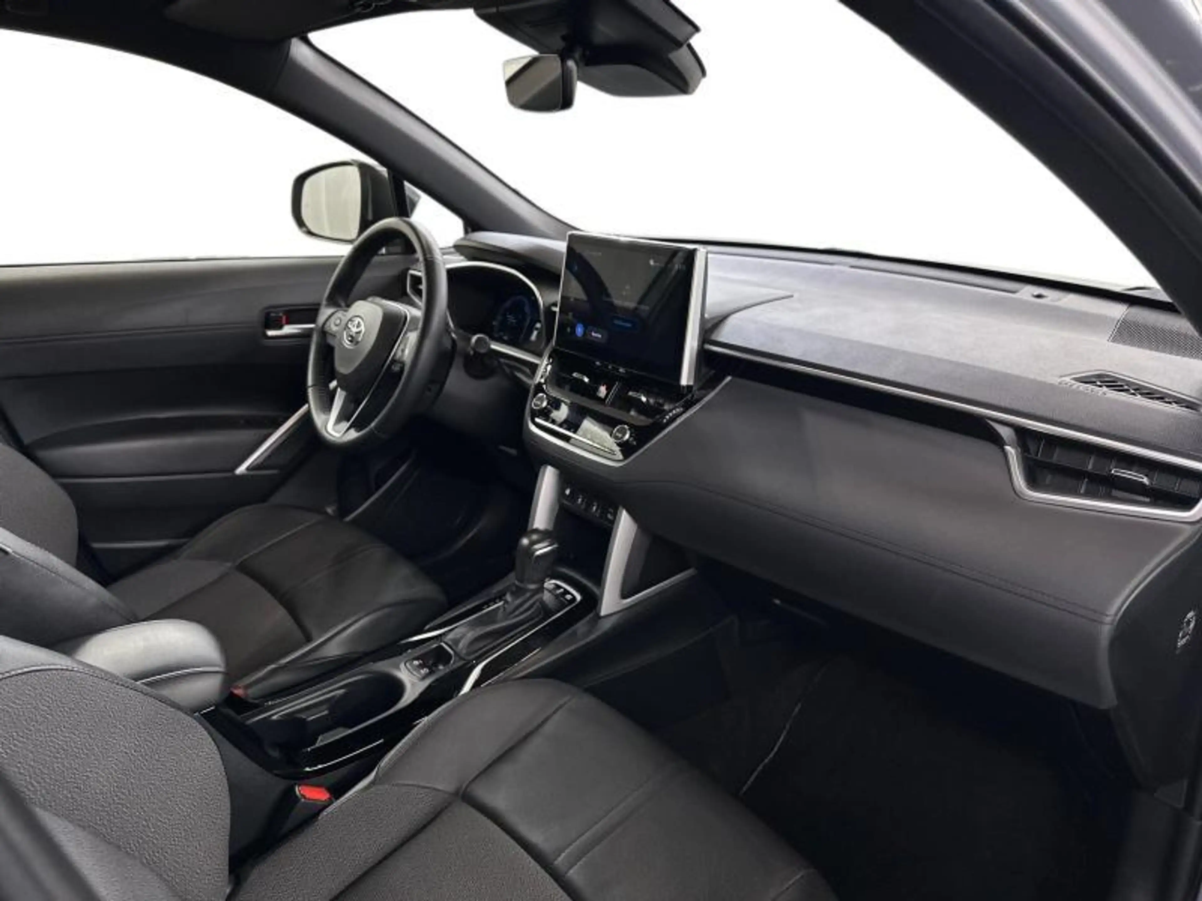 Toyota Corolla Cross 140hp HEV Style Luxury | winter pack — photo 8