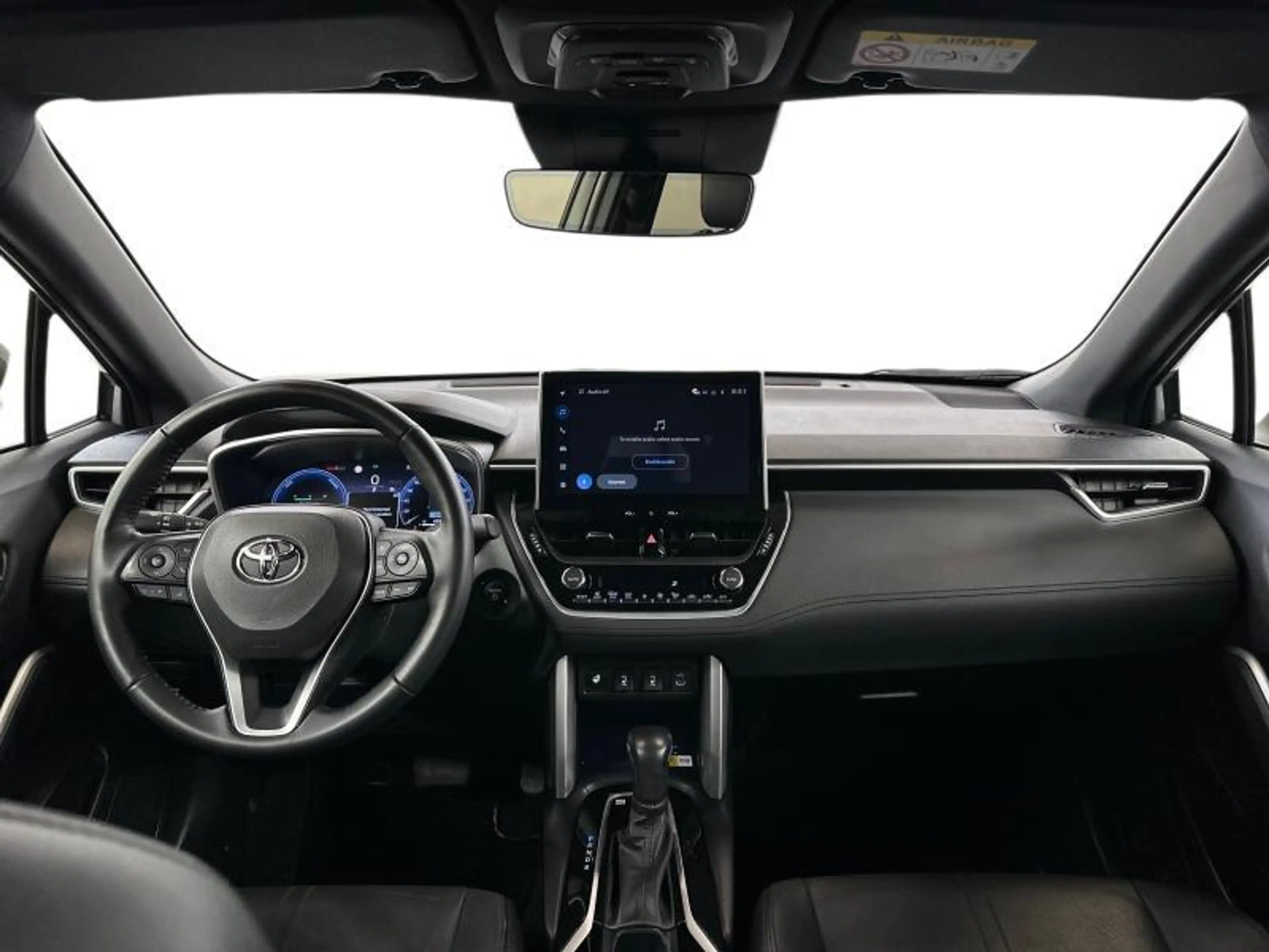 Toyota Corolla Cross 140hp HEV Style Luxury | winter pack — photo 9