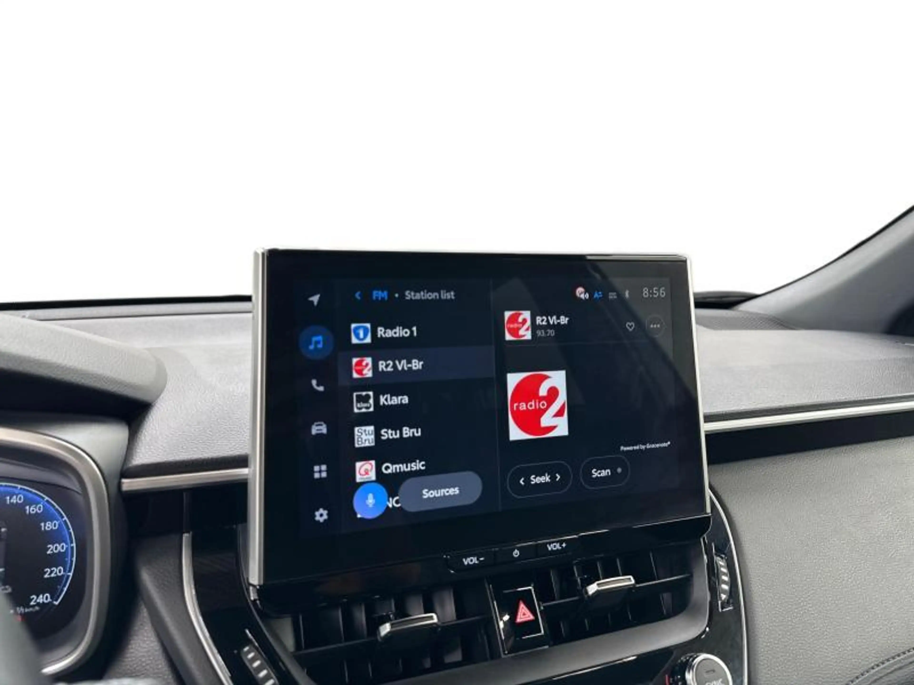 Toyota Corolla Cross 140hp HEV Style Luxury | winter pack — photo 13