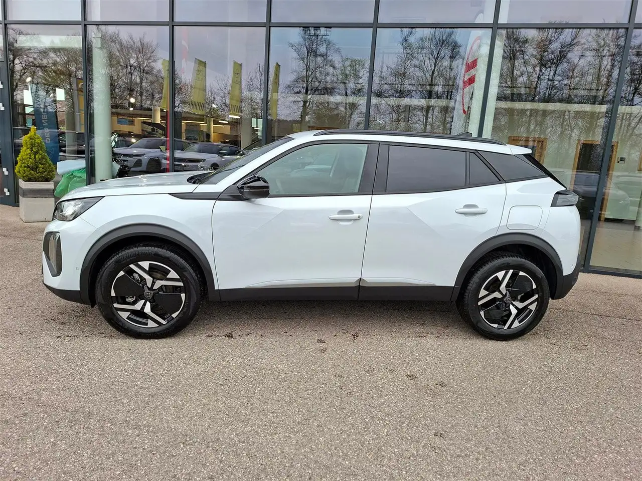 Peugeot 2008 ALLURE Hybrid 110 e-DCS6 2