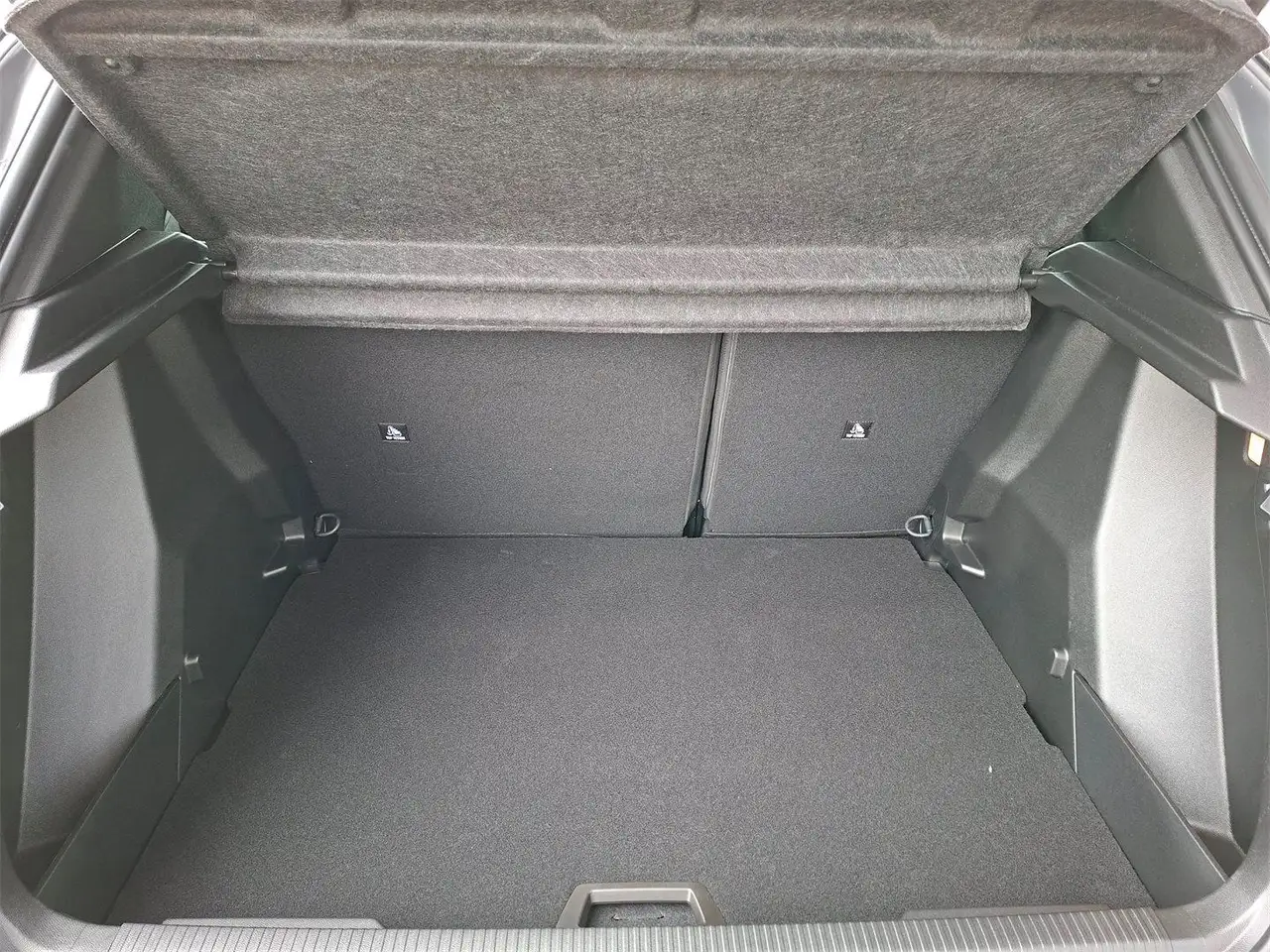 Peugeot 2008 ALLURE Hybrid 110 e-DCS6 14