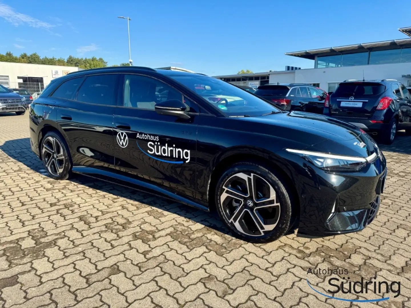 Volkswagen ID.7 Tourer GTX 4MOTION HarmannKardon AHK Matrix Schwarz - 2