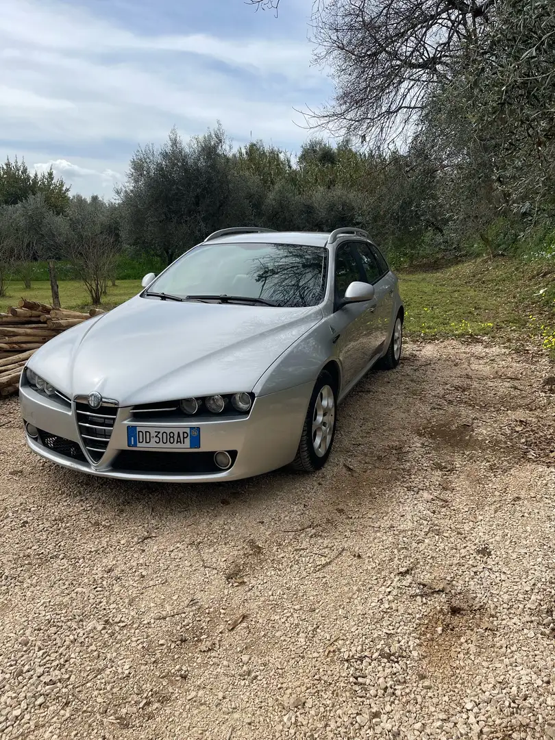 Alfa Romeo 159 SW 1.9 jtdm 8v Progression 120cv Stříbrná - 1