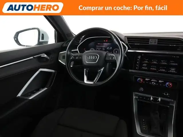 Audi Q3 view 14