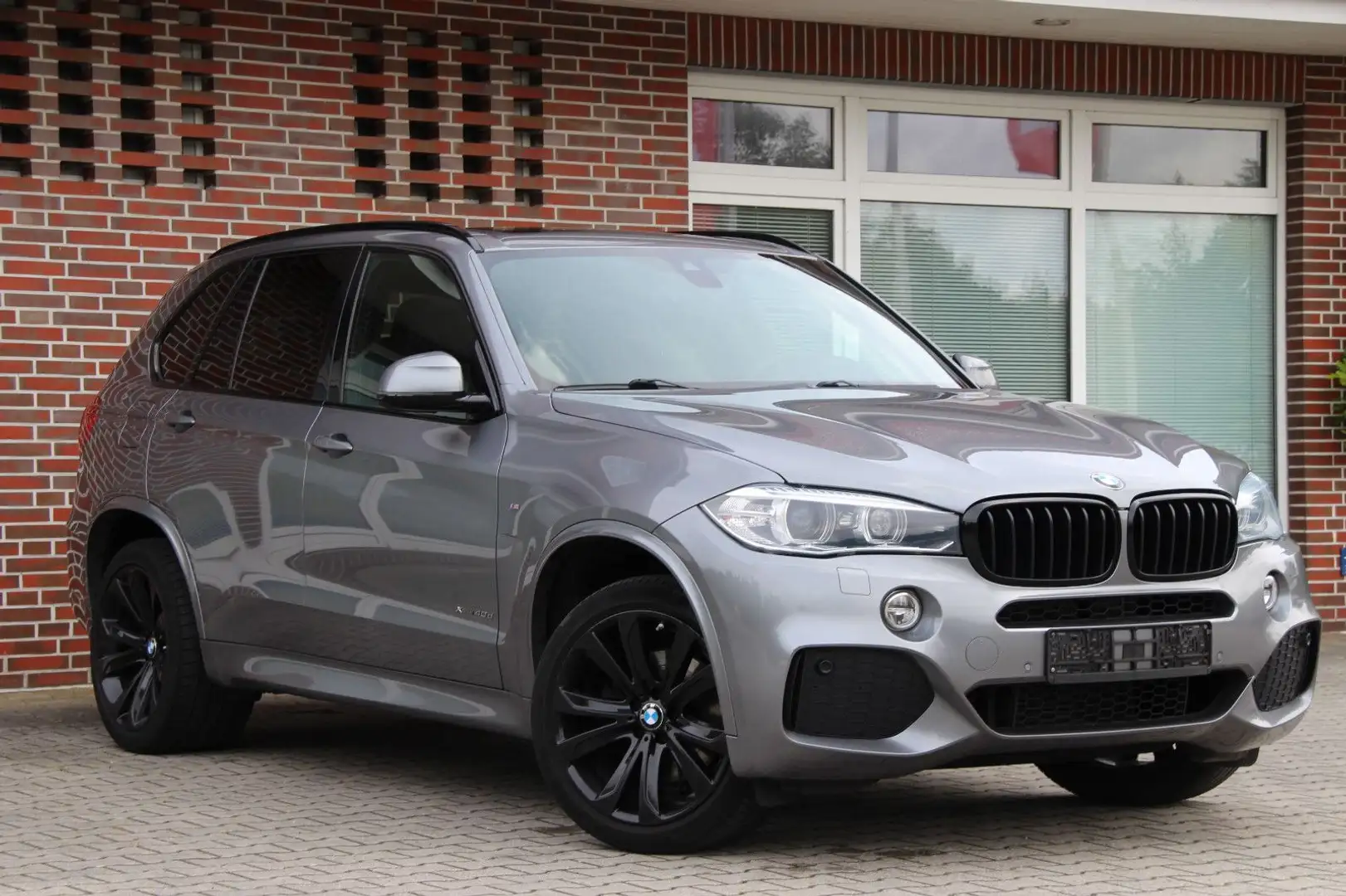 BMW X5 xDrive 40 d*M SPORTPAKET*PANORAMA*HEAD-UP*AHK Grau - 2