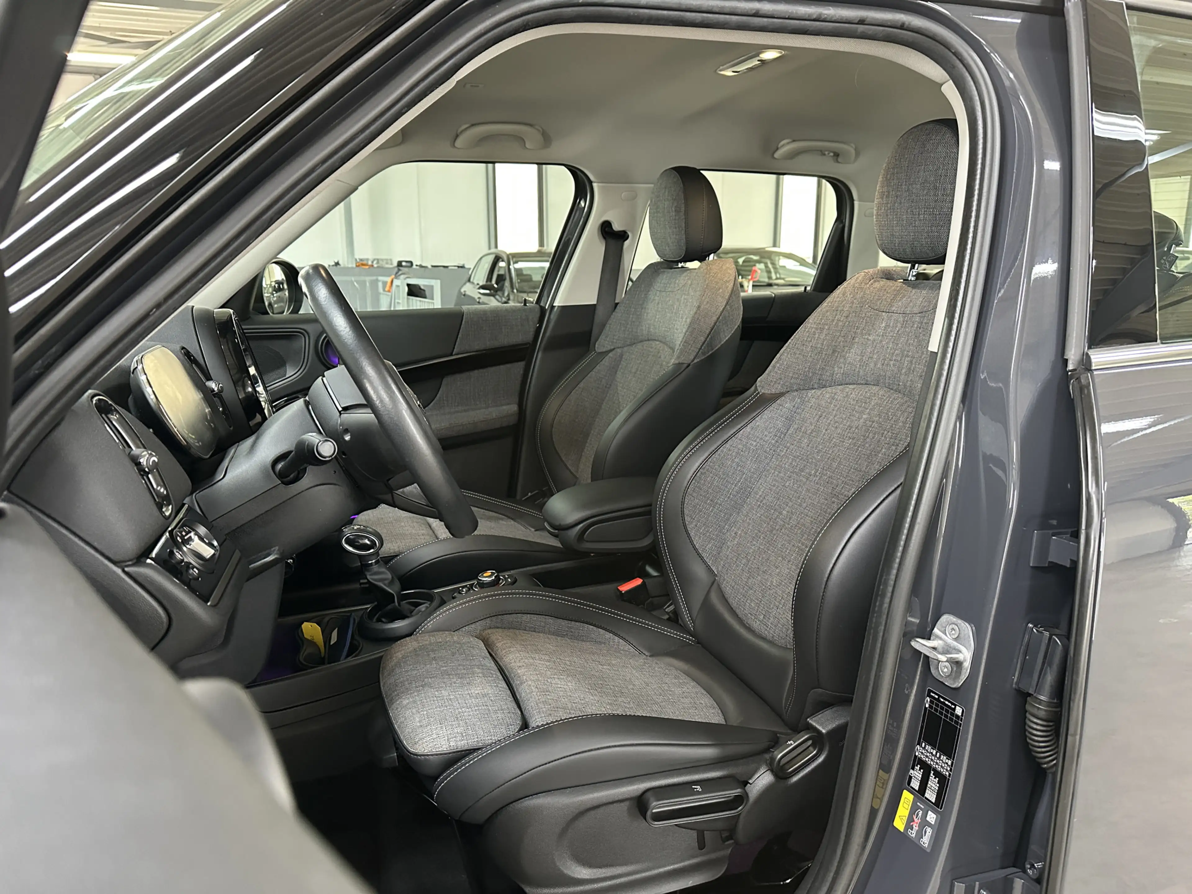 MINI Cooper SE Countryman 1.5 ALL4 Pepper — photo 3