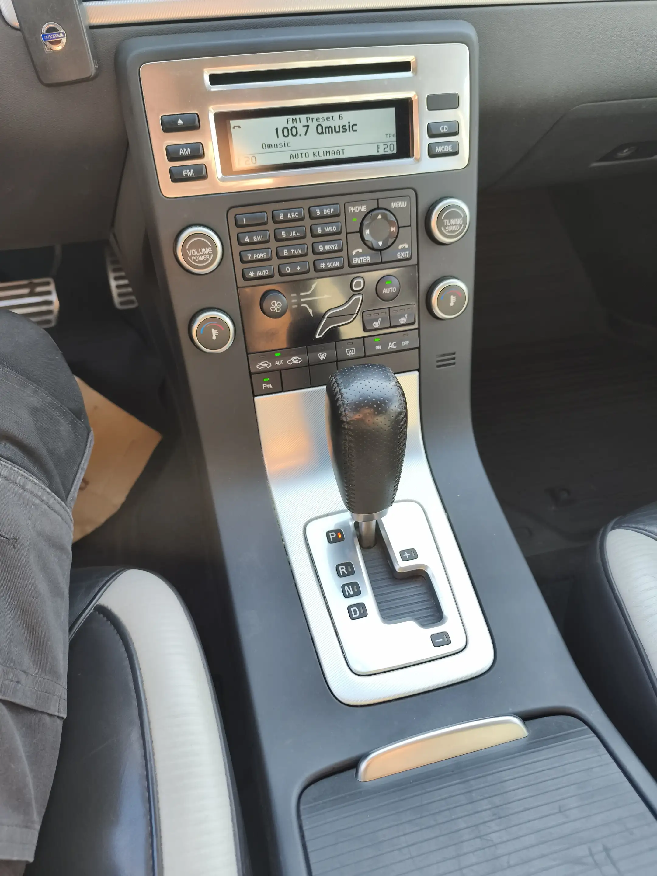 Volvo V70 2.0T R-Edition — photo 13