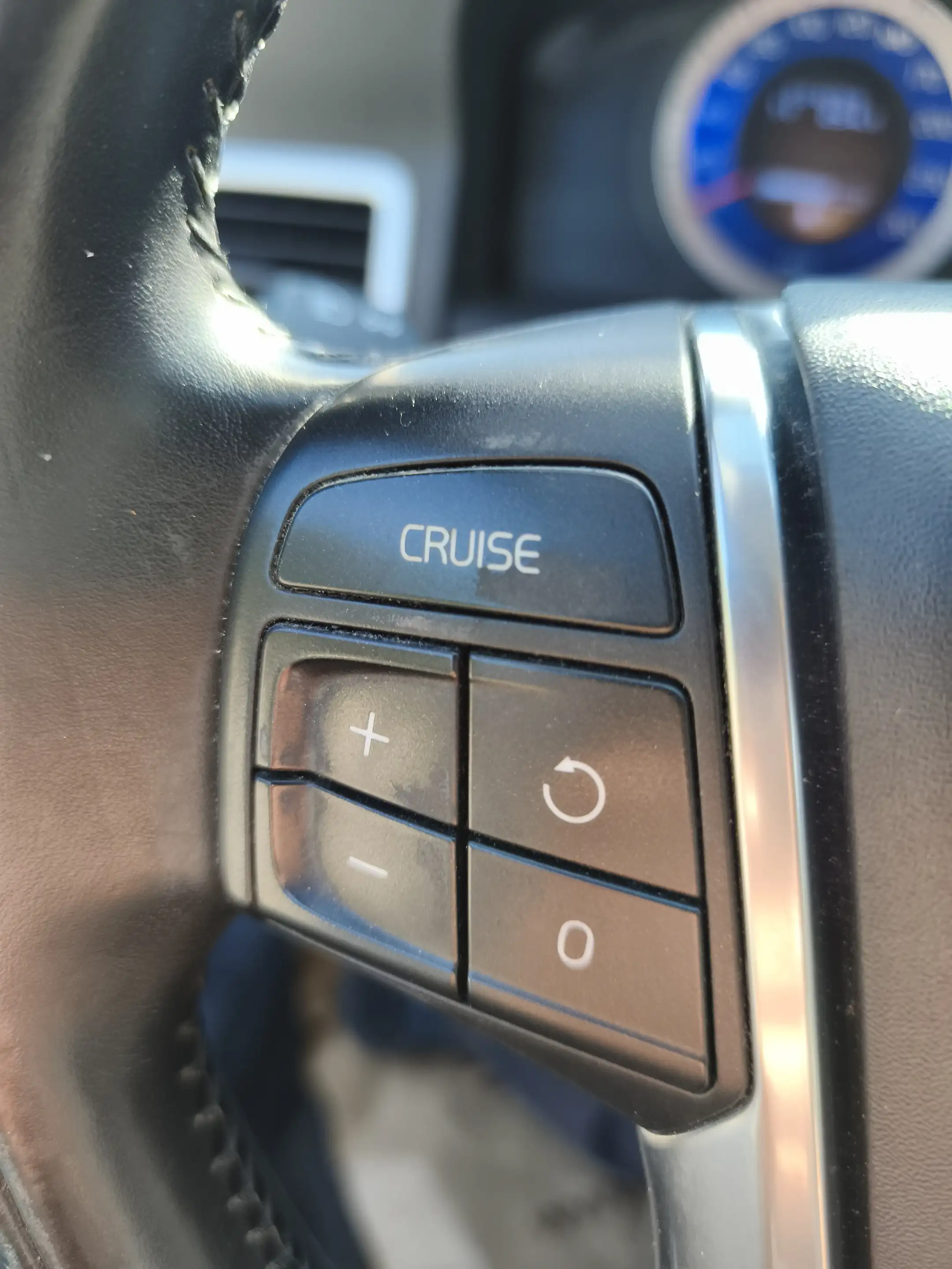 Volvo V70 2.0T R-Edition — photo 15