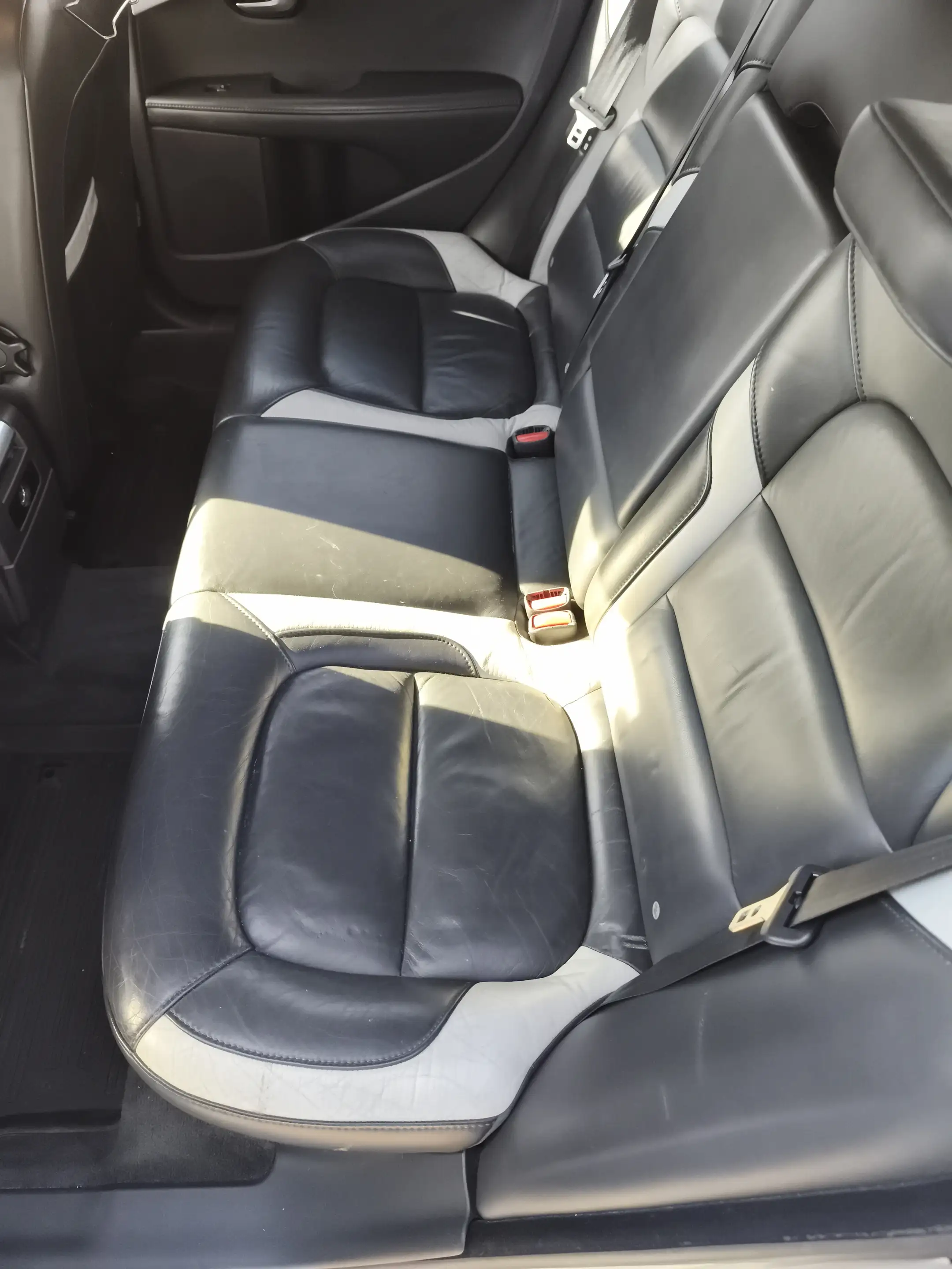 Volvo V70 2.0T R-Edition — photo 9