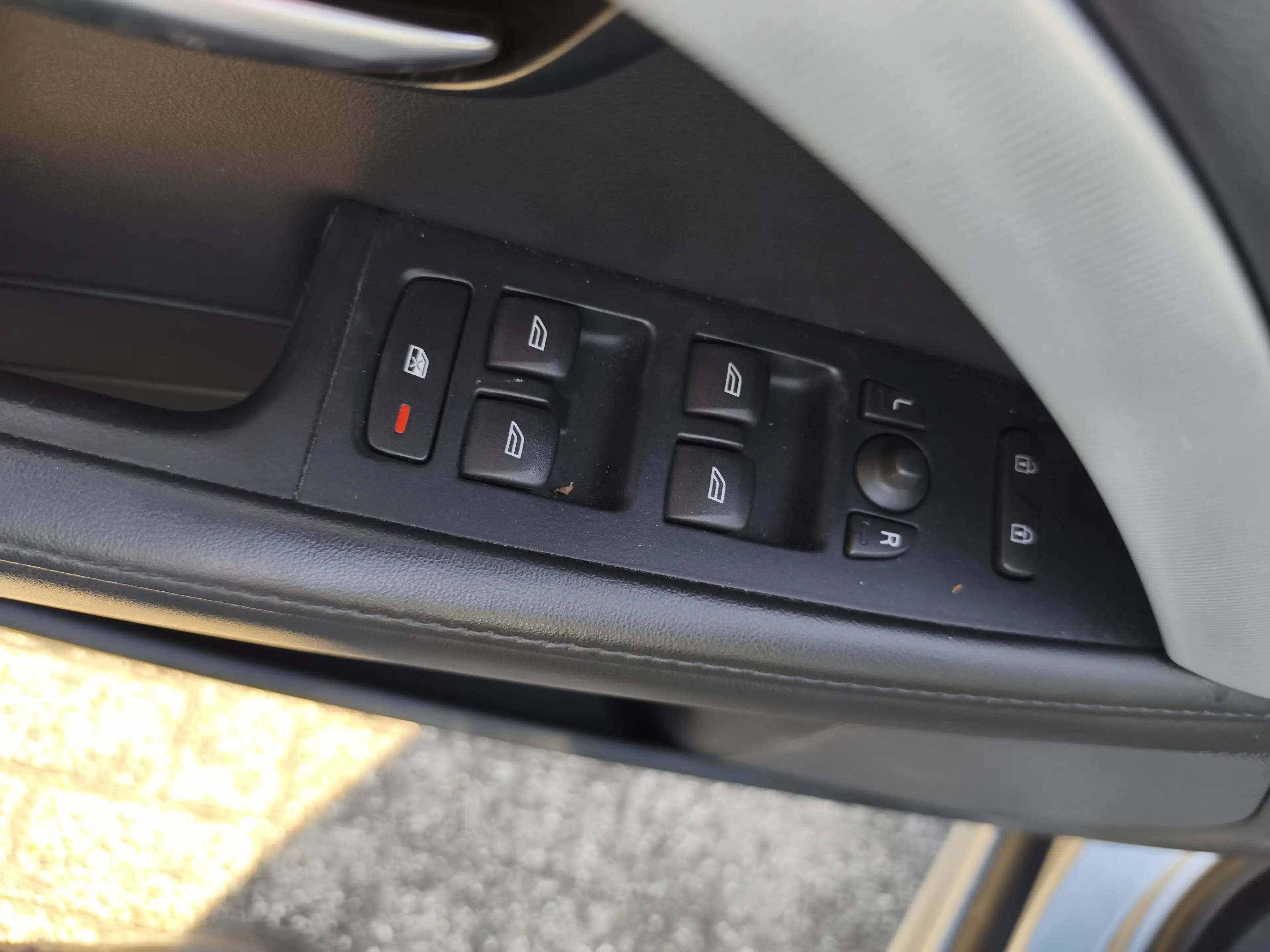 Volvo V70 2.0T R-Edition — photo 11
