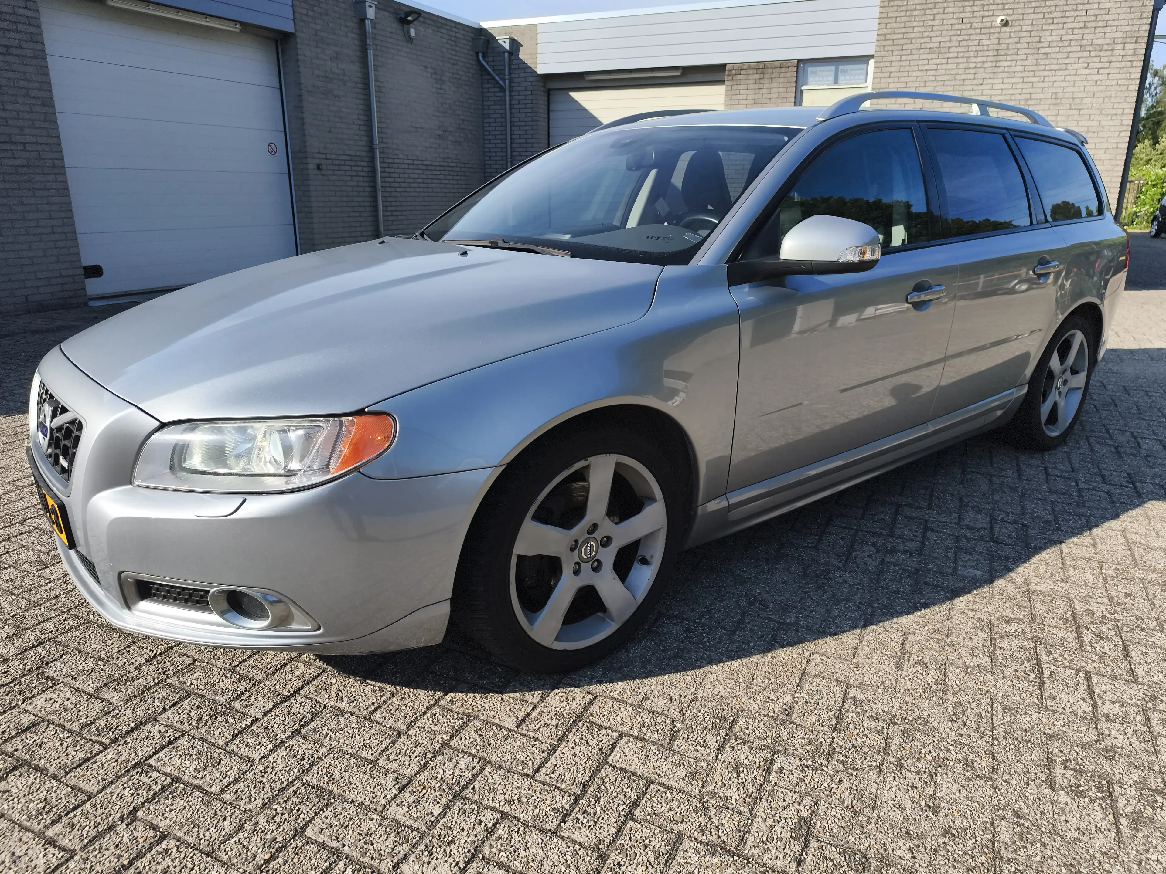 Volvo V70 2.0T R-Edition — photo 7
