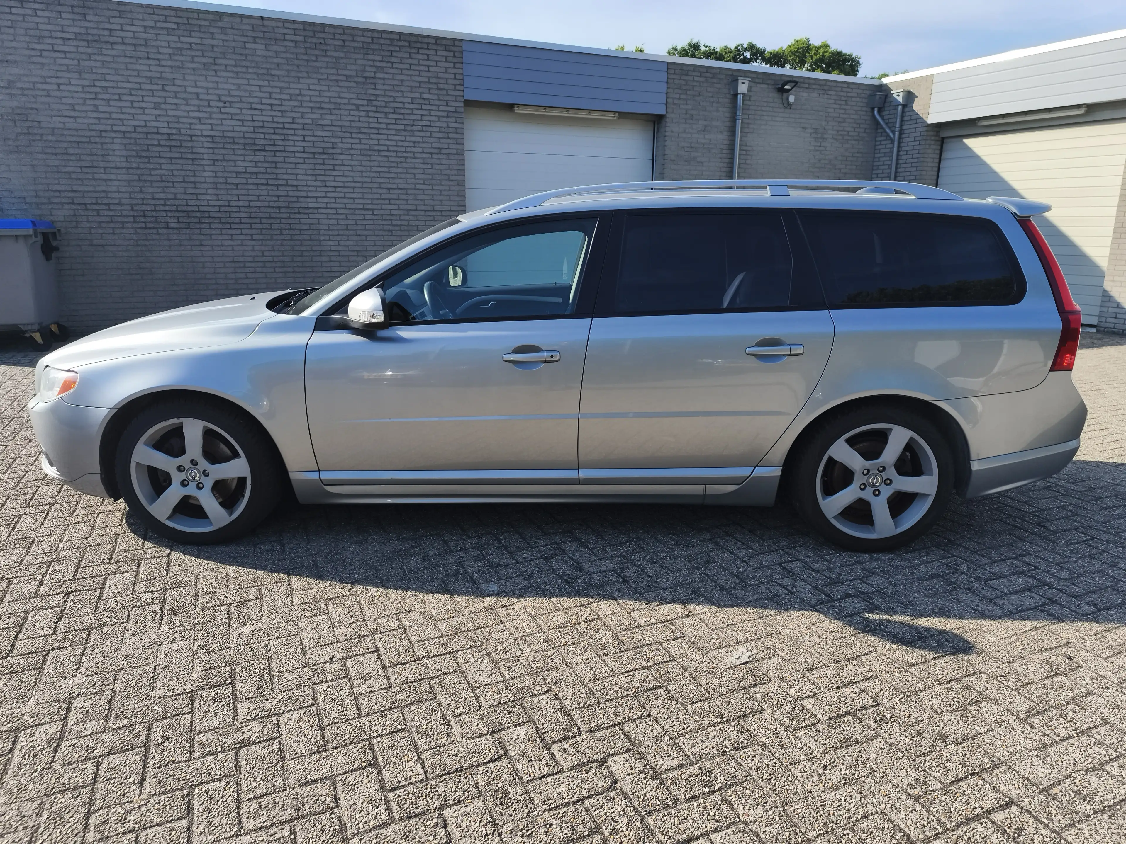 Volvo V70 2.0T R-Edition — photo 8