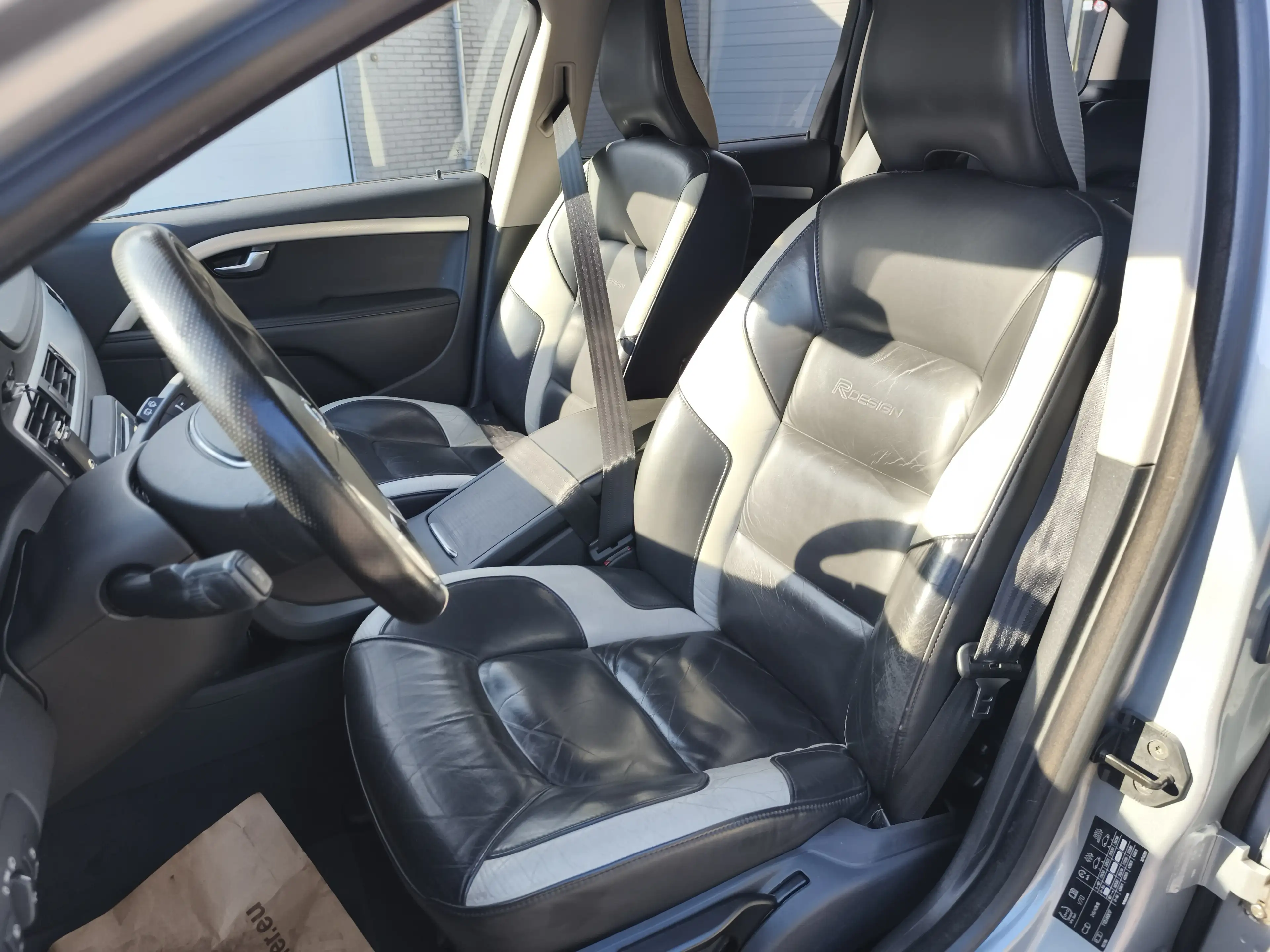 Volvo V70 2.0T R-Edition — photo 10