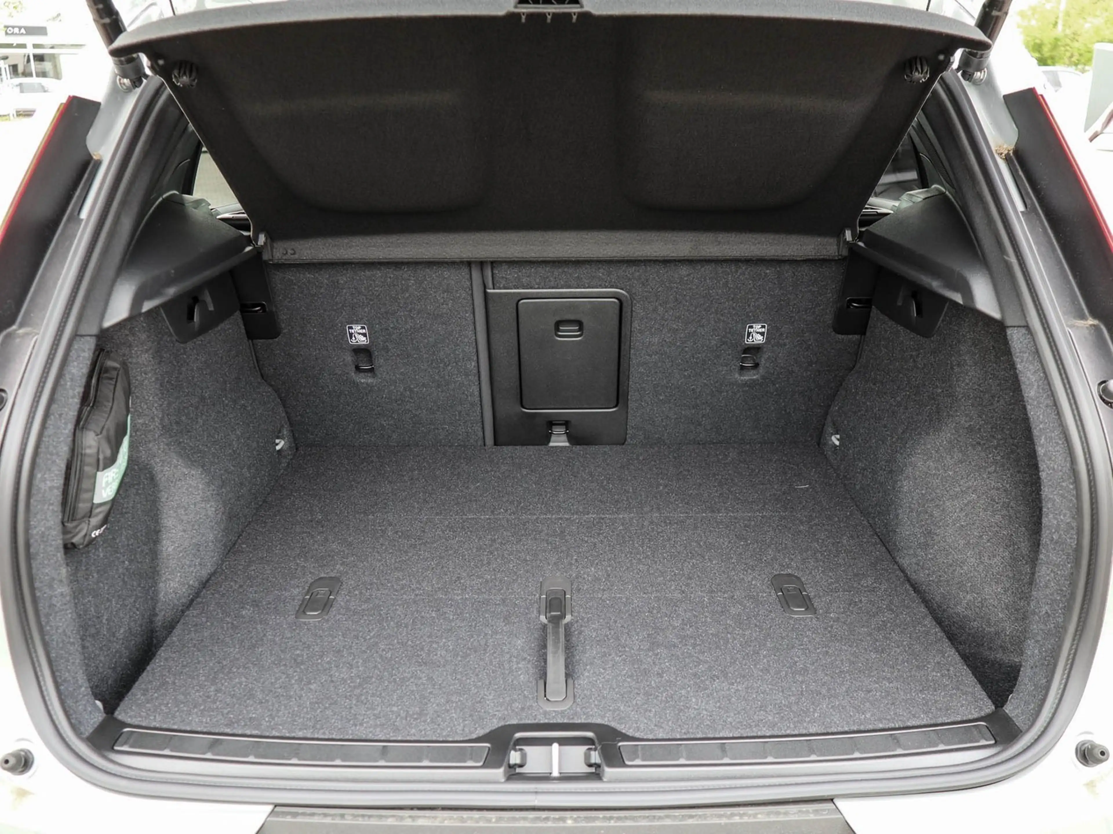 Volvo EX40 Single Extended Range RWD Plus Dark 360 Parkkam... — photo 11